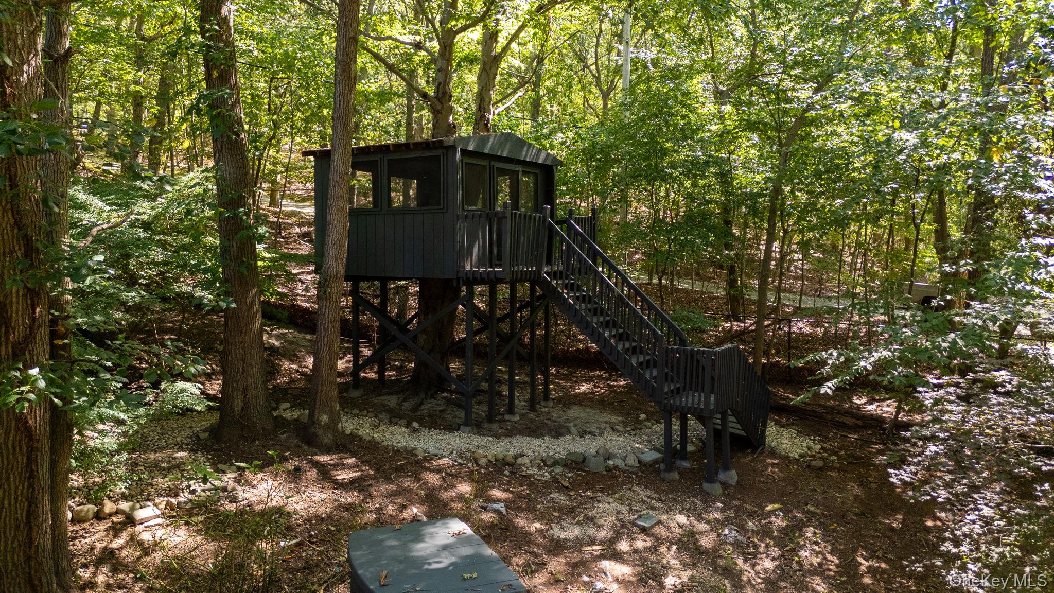 644A Bread And Cheese Hollow Road, Northport, NY 11768