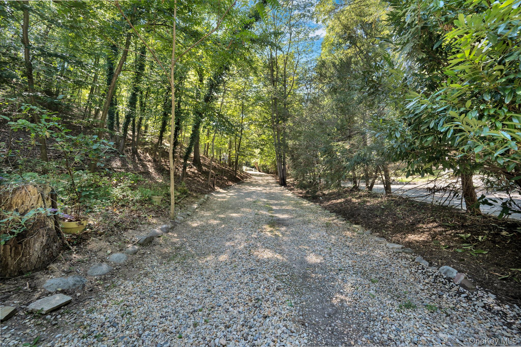 644A Bread And Cheese Hollow Road, Northport, NY 11768