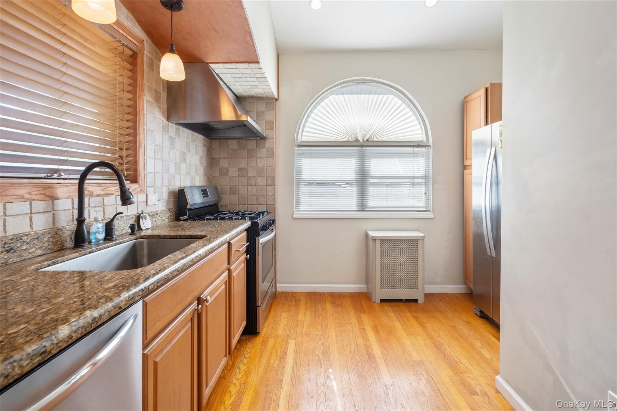 92-40 245th Street, Floral Park, NY 11001