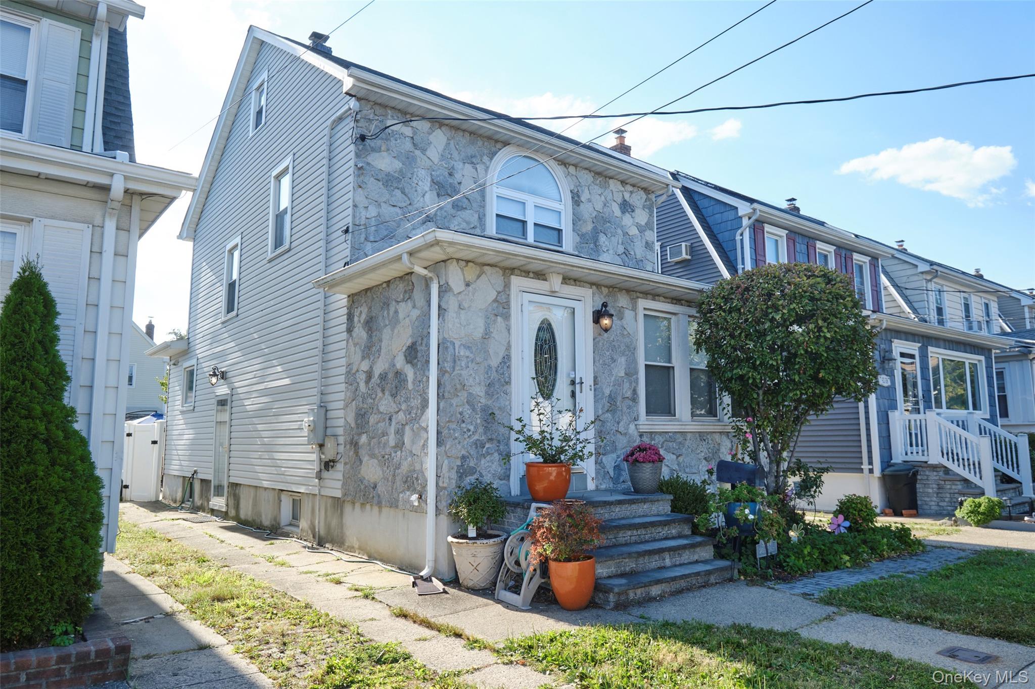 92-40 245th Street, Floral Park, NY 11001