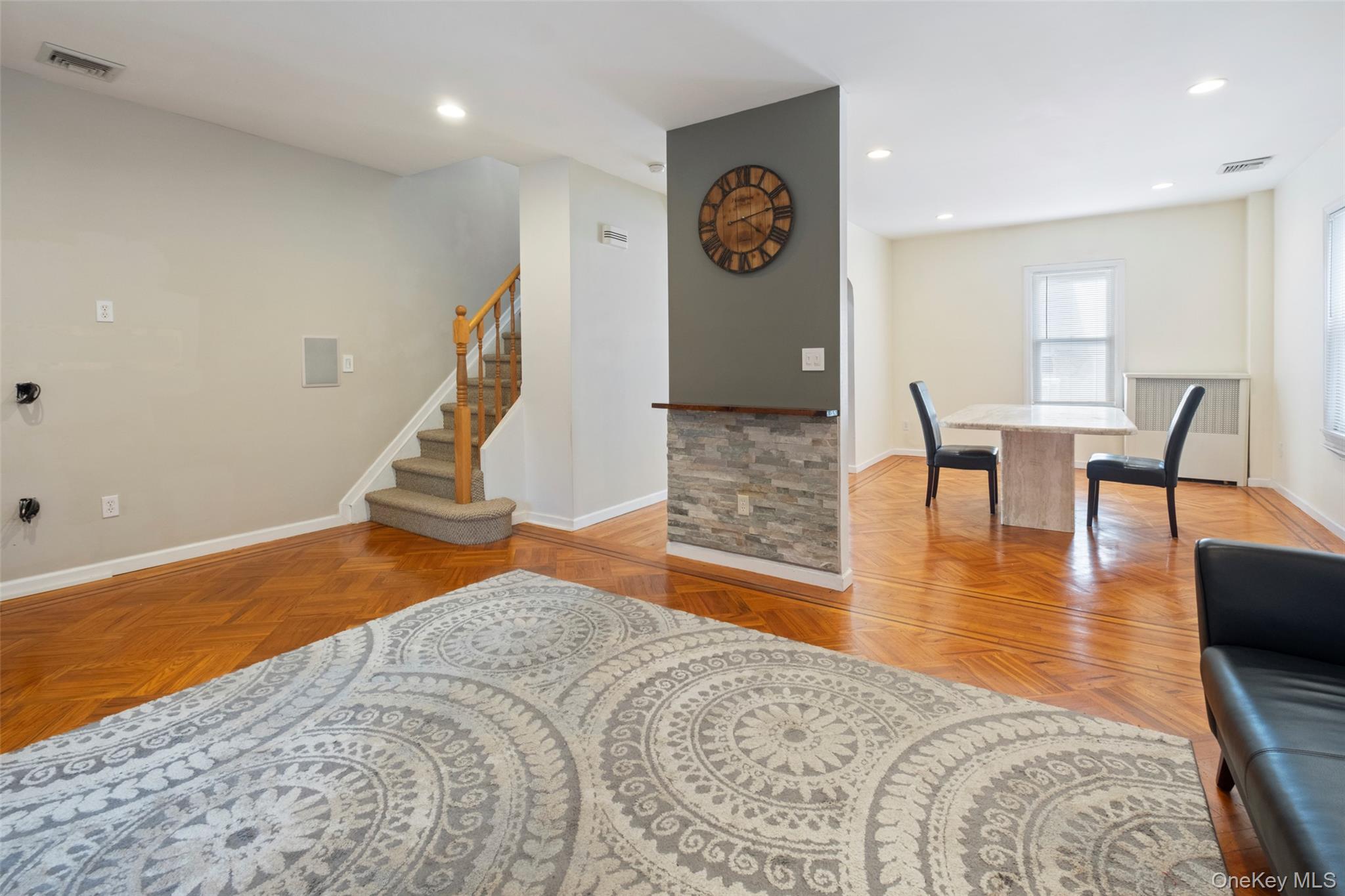 92-40 245th Street, Floral Park, NY 11001