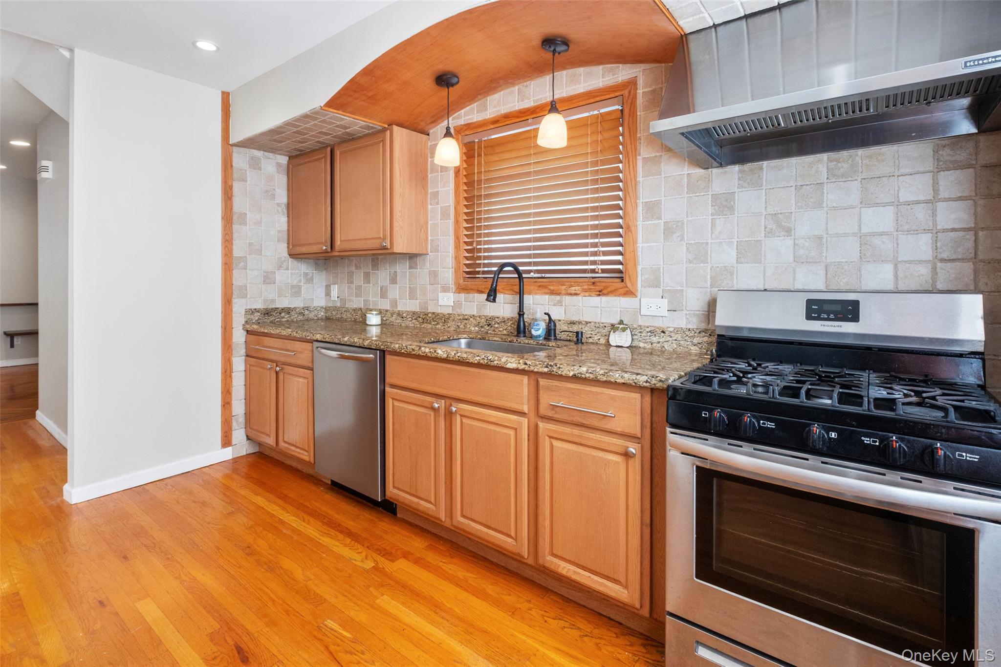 92-40 245th Street, Floral Park, NY 11001