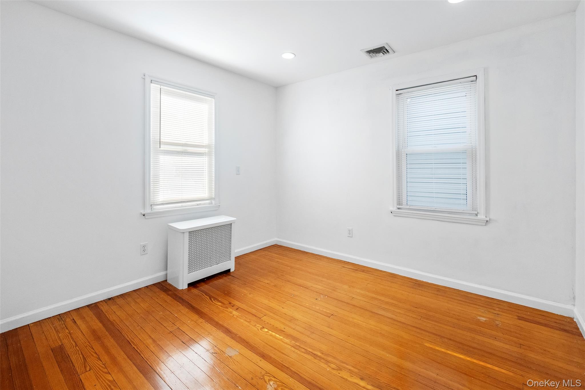 92-40 245th Street, Floral Park, NY 11001