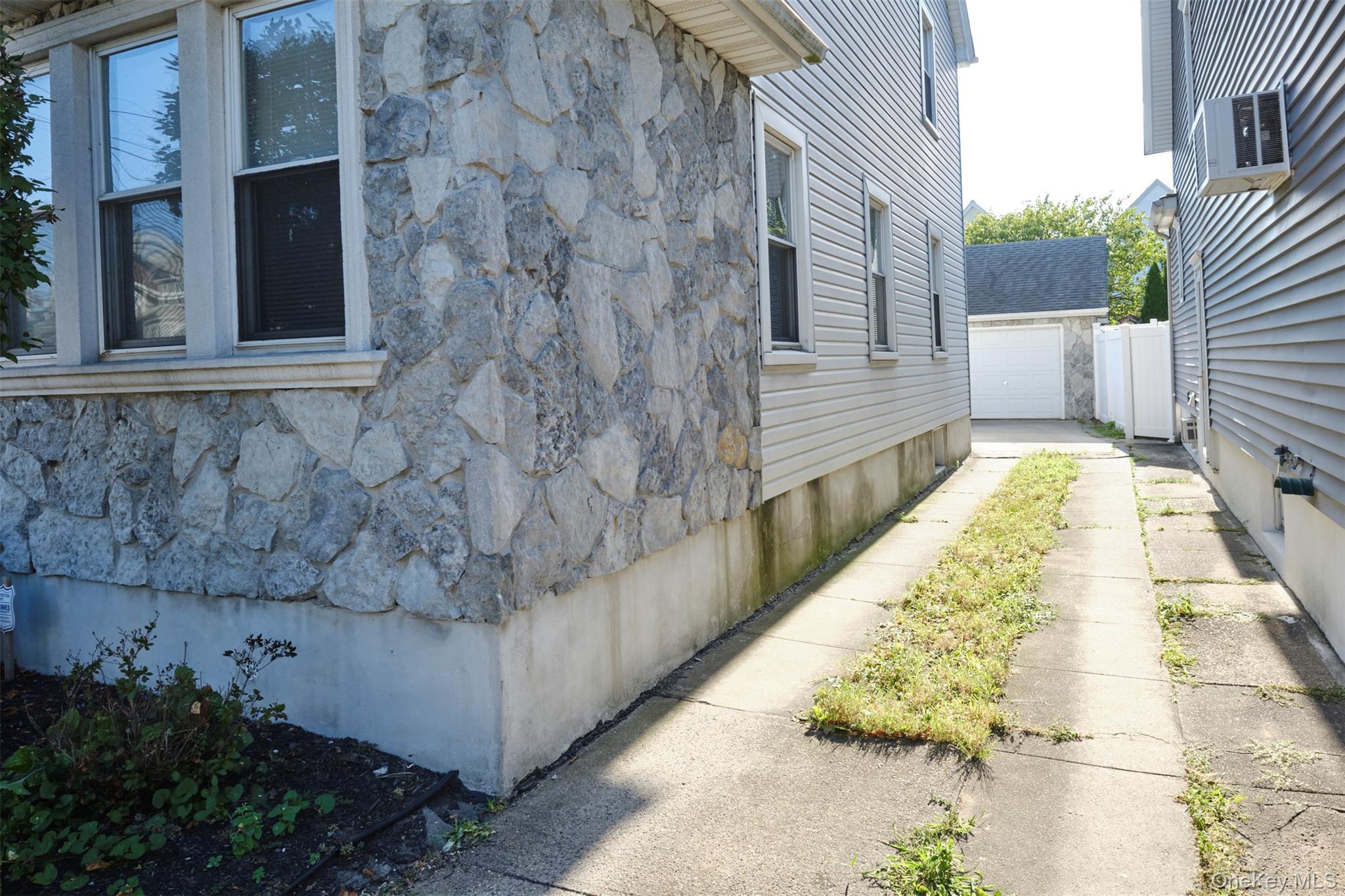 92-40 245th Street, Floral Park, NY 11001