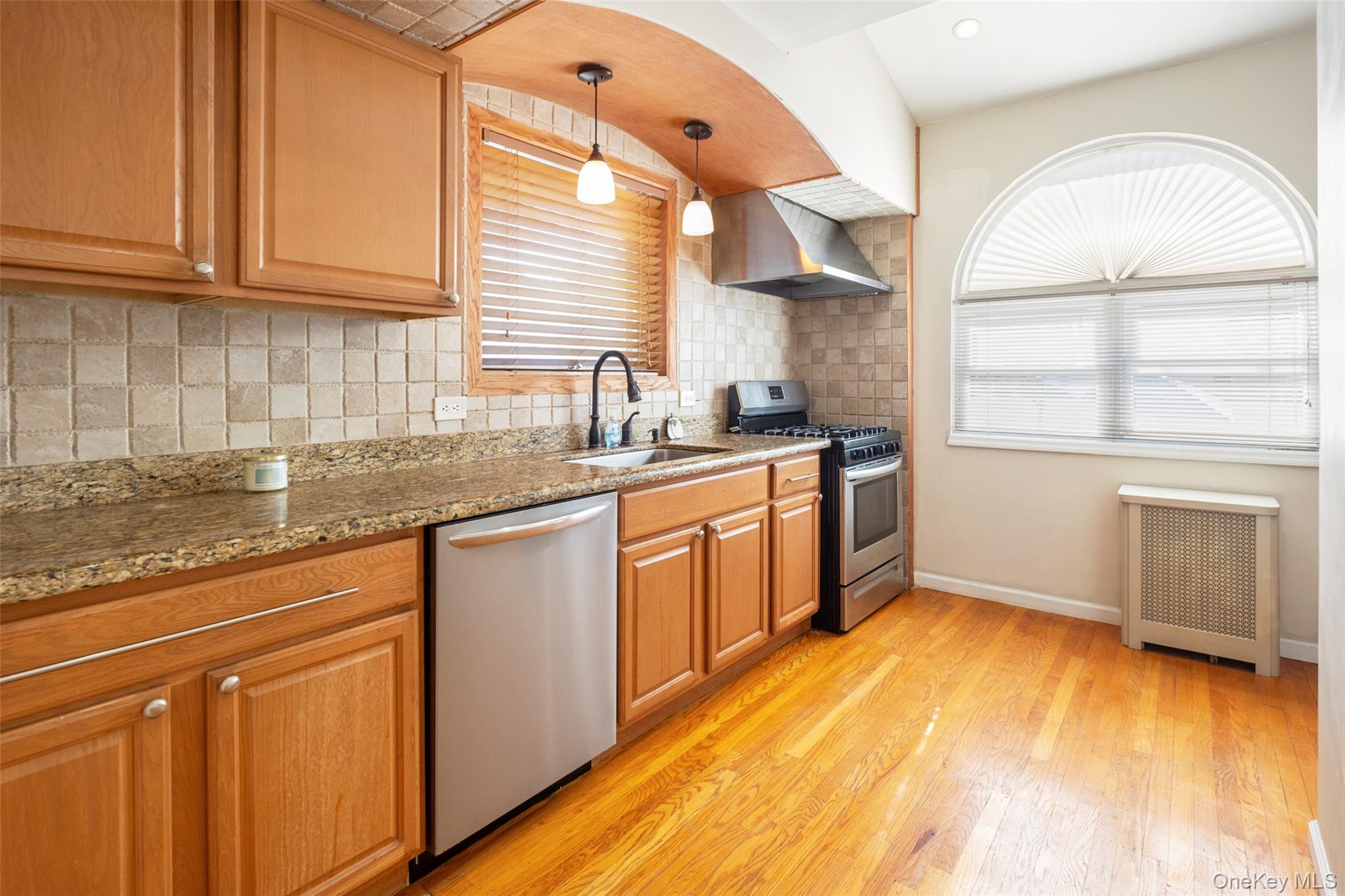 92-40 245th Street, Floral Park, NY 11001