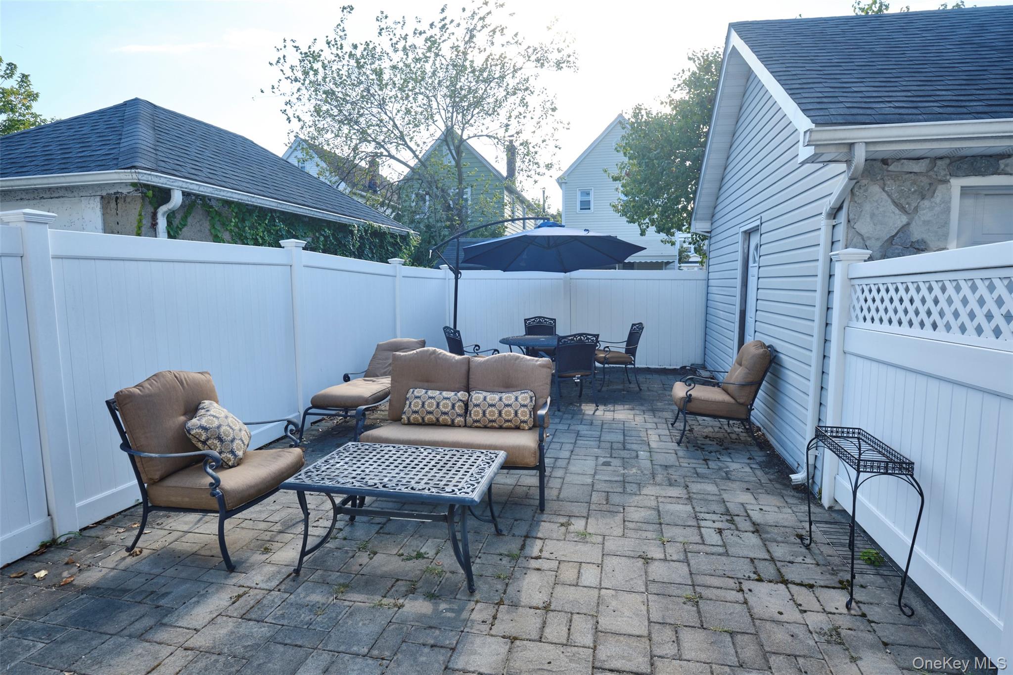 92-40 245th Street, Floral Park, NY 11001