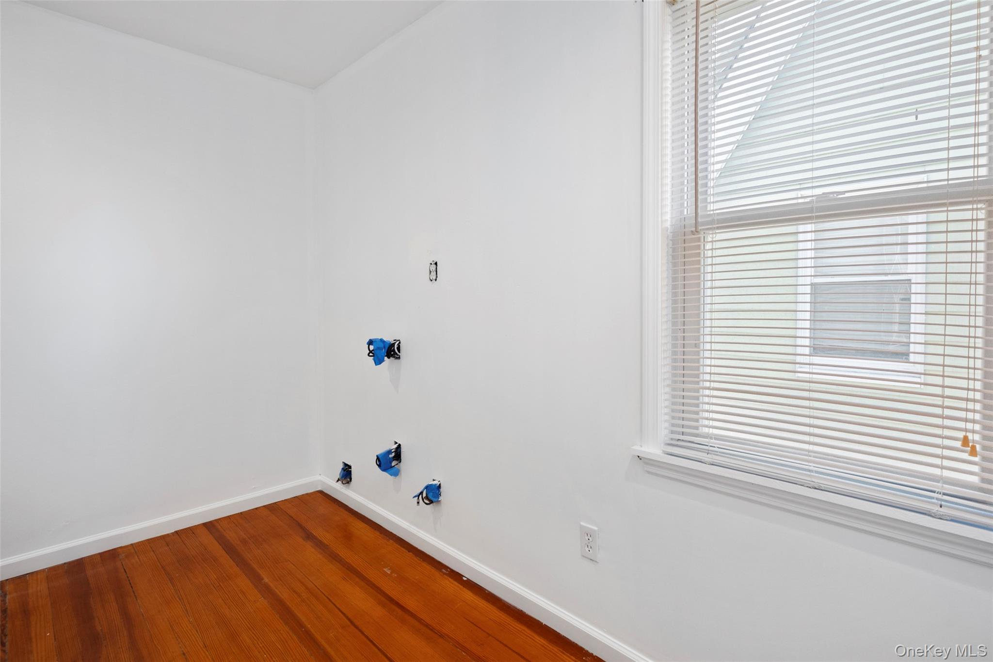 92-40 245th Street, Floral Park, NY 11001