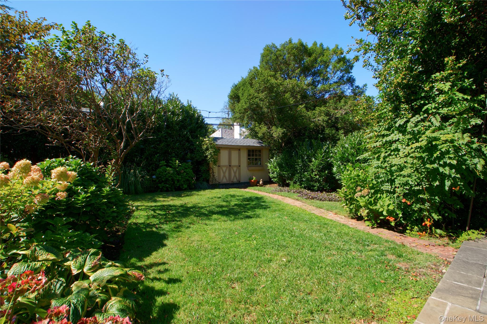 22 Franklin Court, Garden City, NY 11530