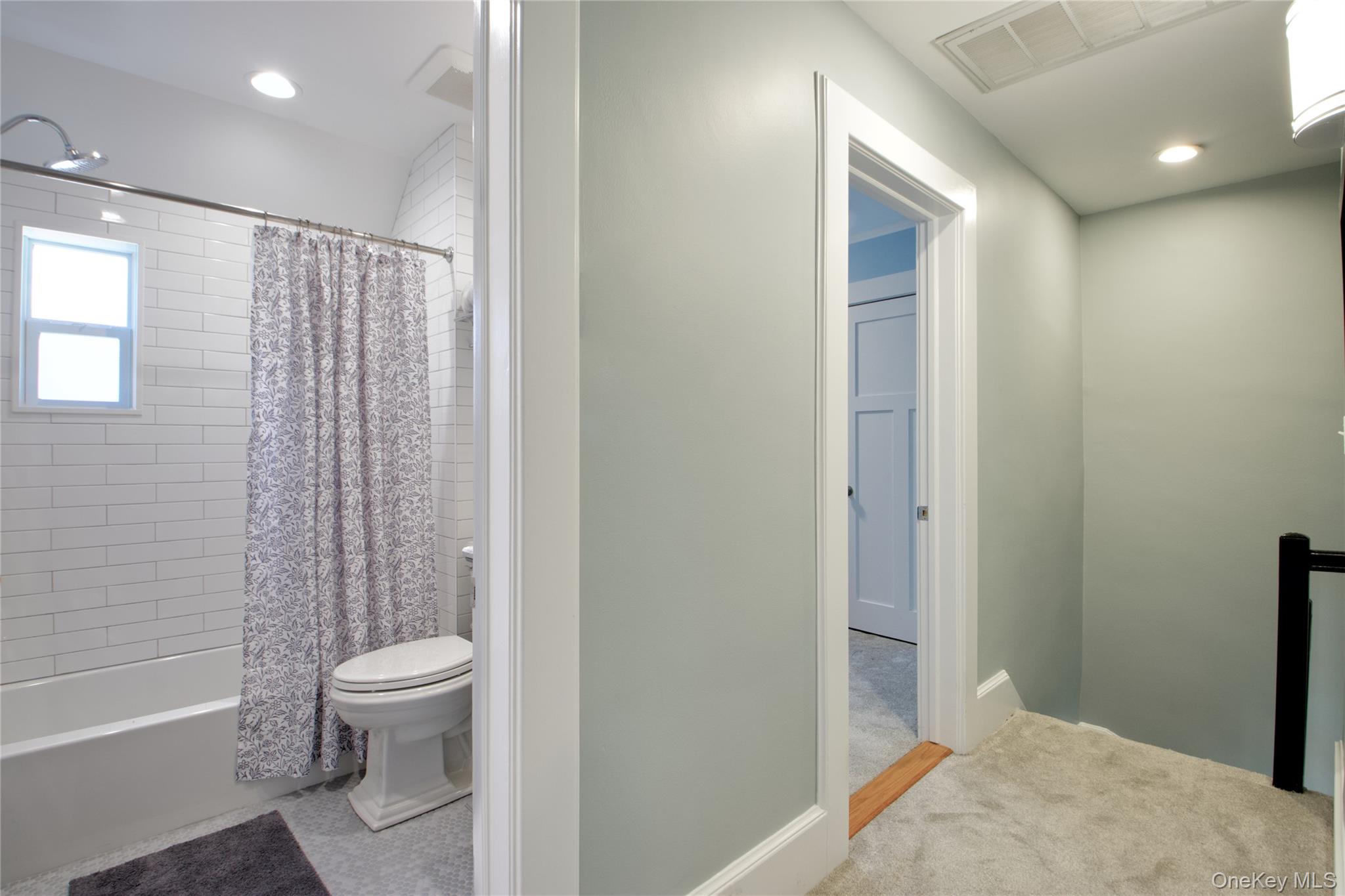 22 Franklin Court, Garden City, NY 11530