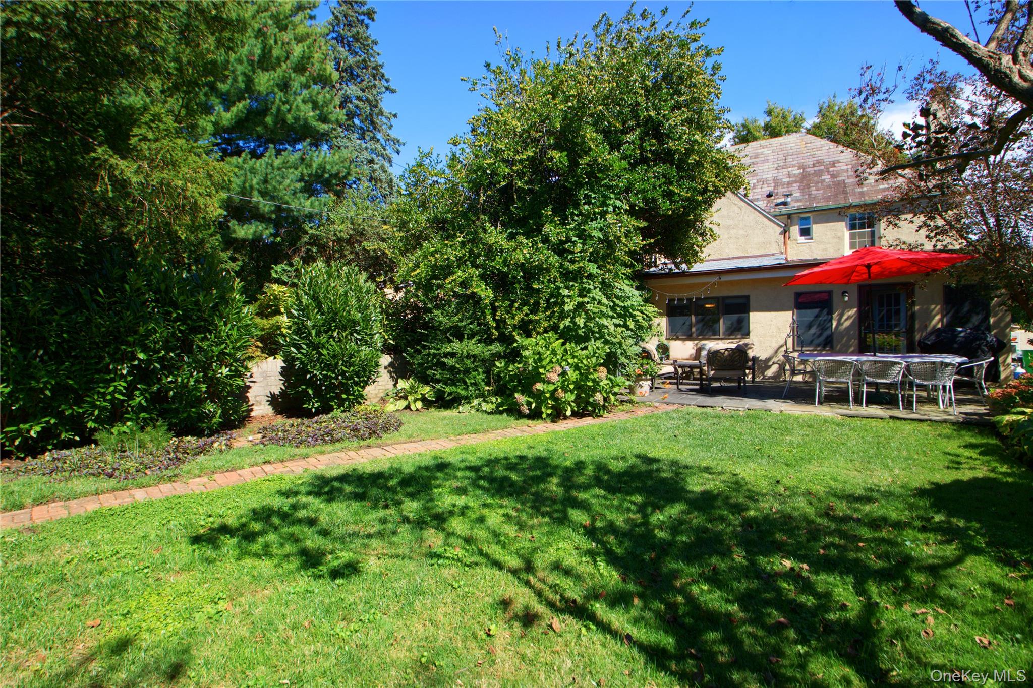 22 Franklin Court, Garden City, NY 11530