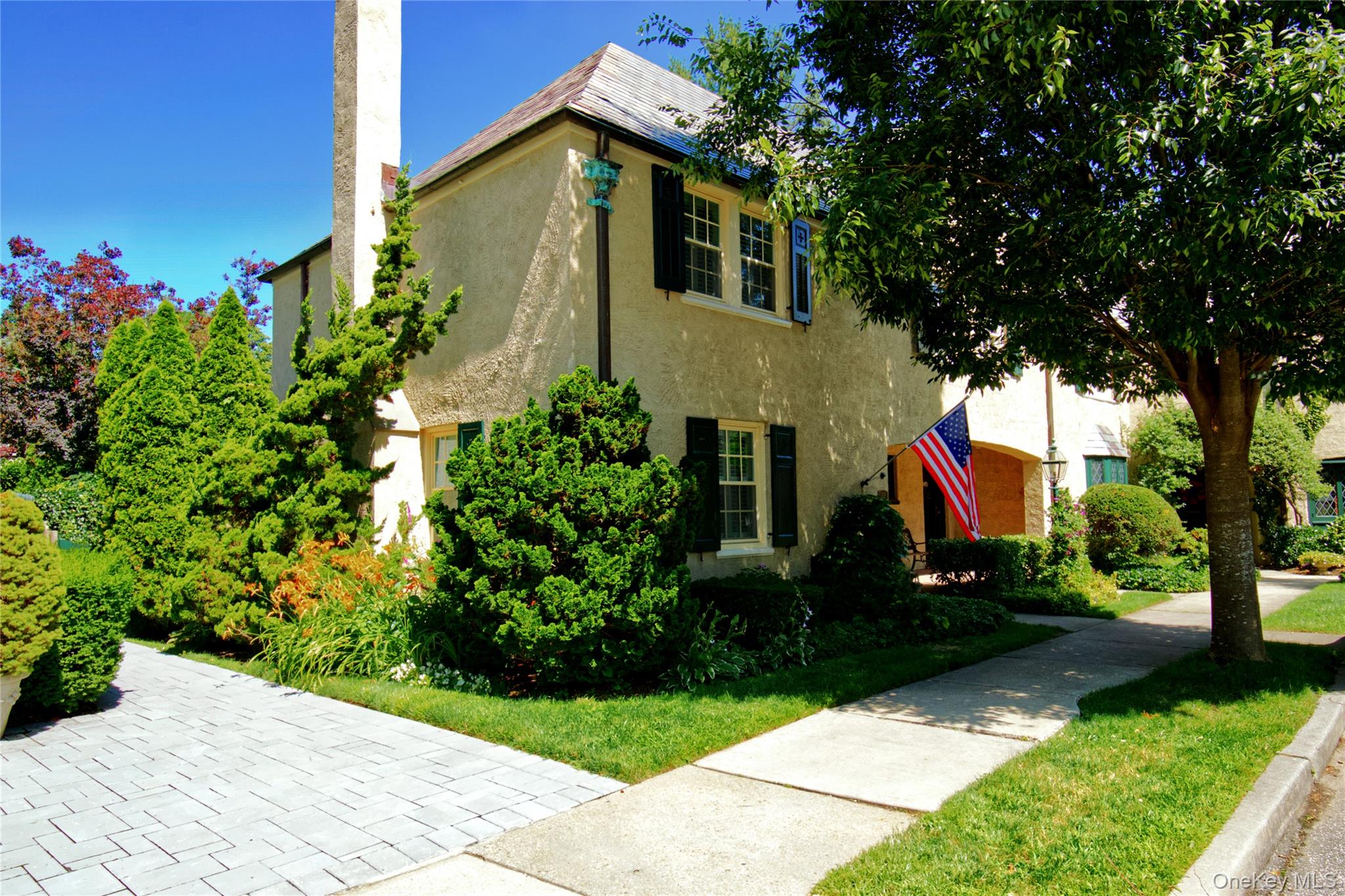 22 Franklin Court, Garden City, NY 11530