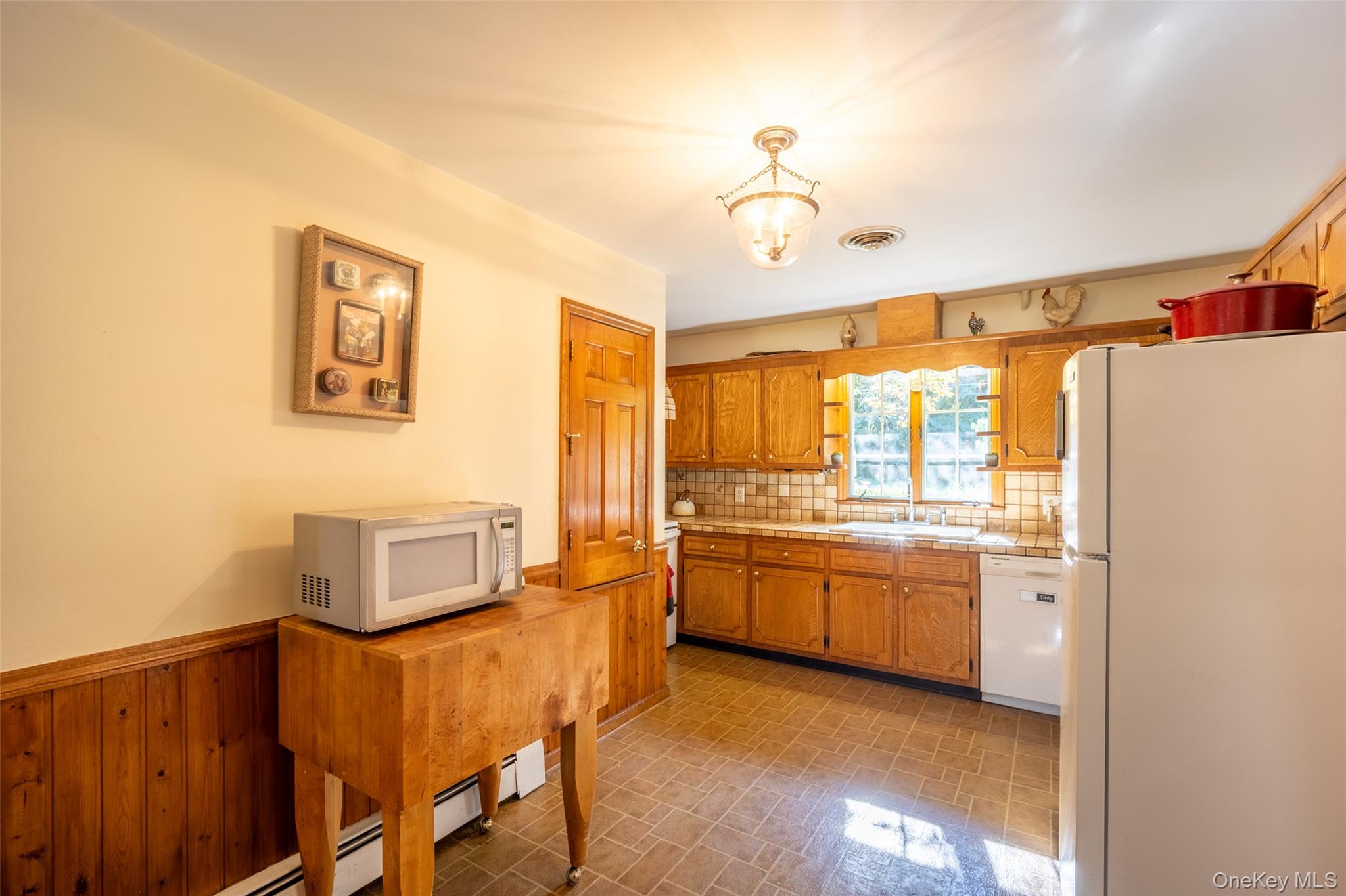 102 Stream Lane, Pleasant Valley, NY 12569