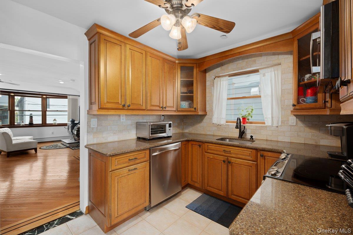 118 6th Road, Broad Channel, NY 11693