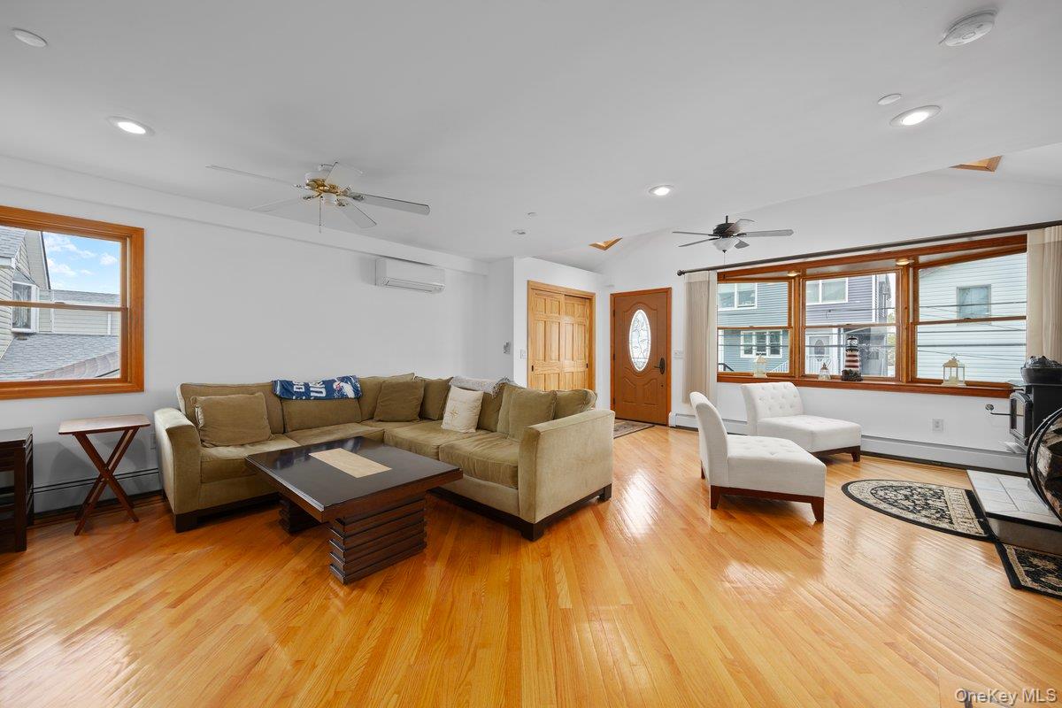 118 6th Road, Broad Channel, NY 11693