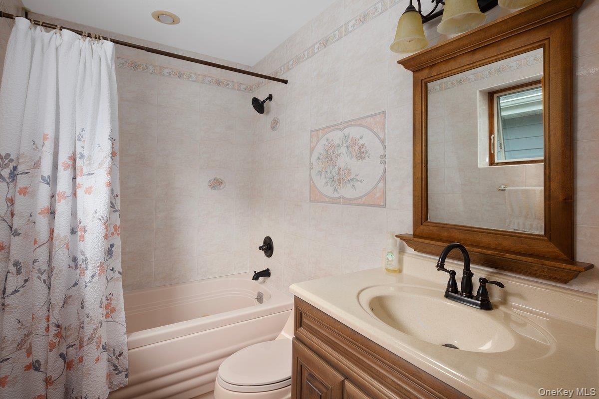 118 6th Road, Broad Channel, NY 11693