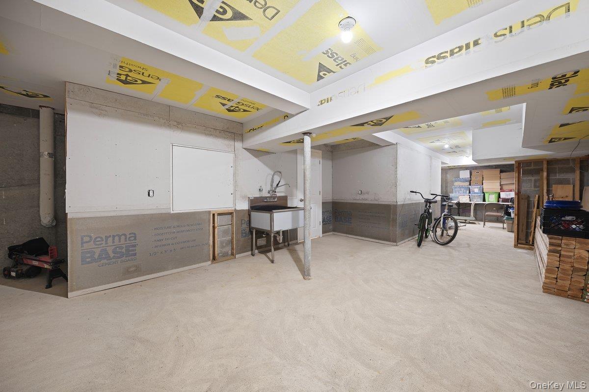 118 6th Road, Broad Channel, NY 11693