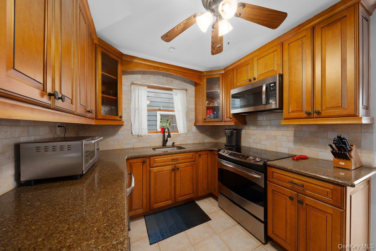 118 6th Road, Broad Channel, NY 11693