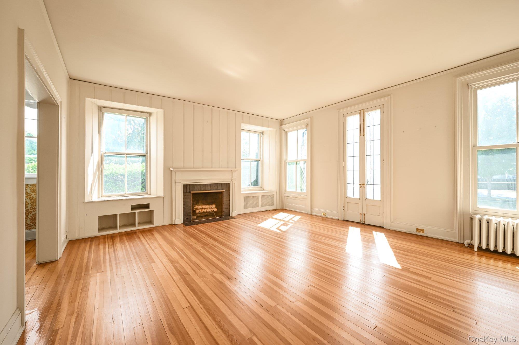 99 9th Street, Garden City, NY 11530