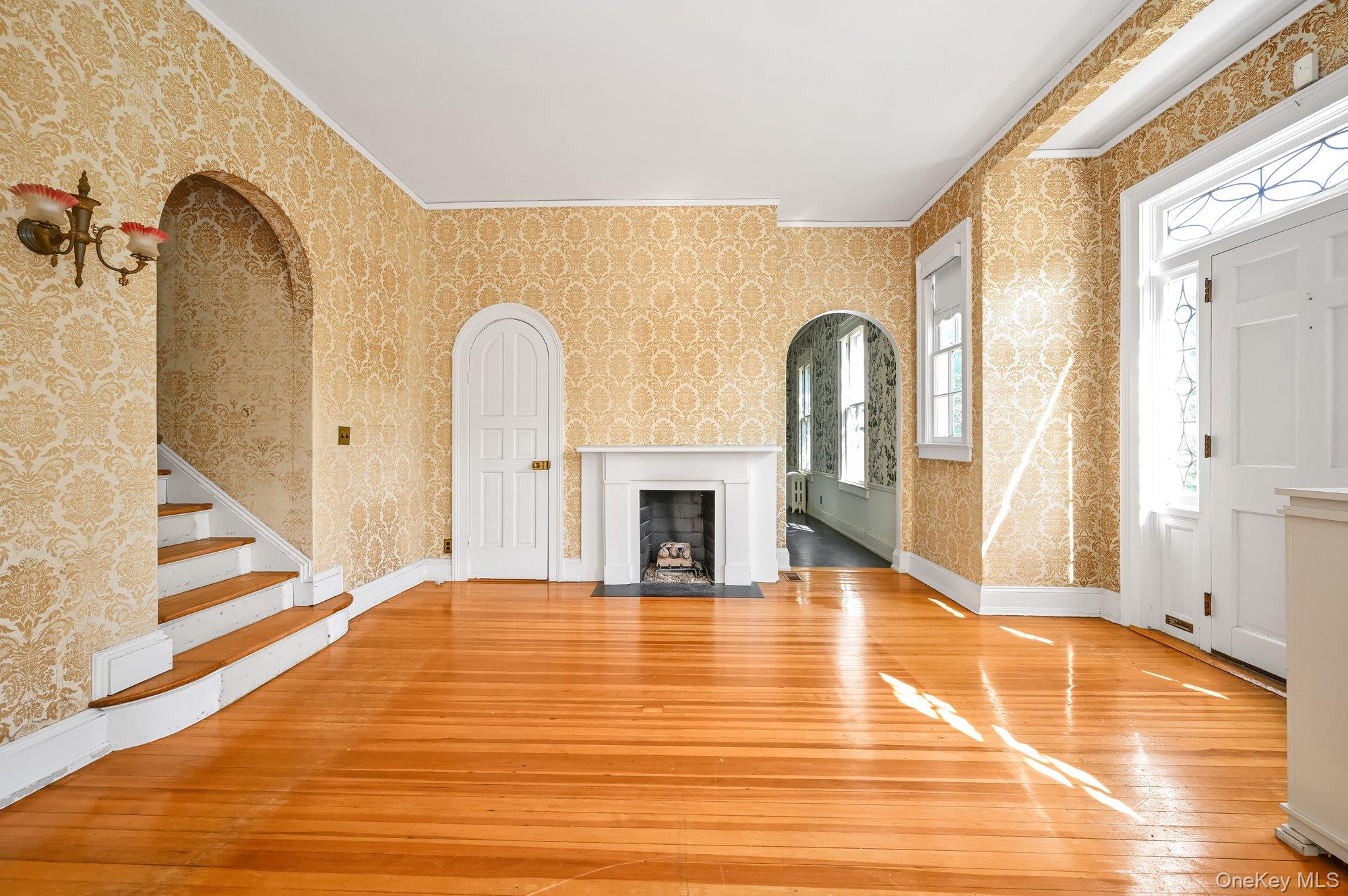 99 9th Street, Garden City, NY 11530