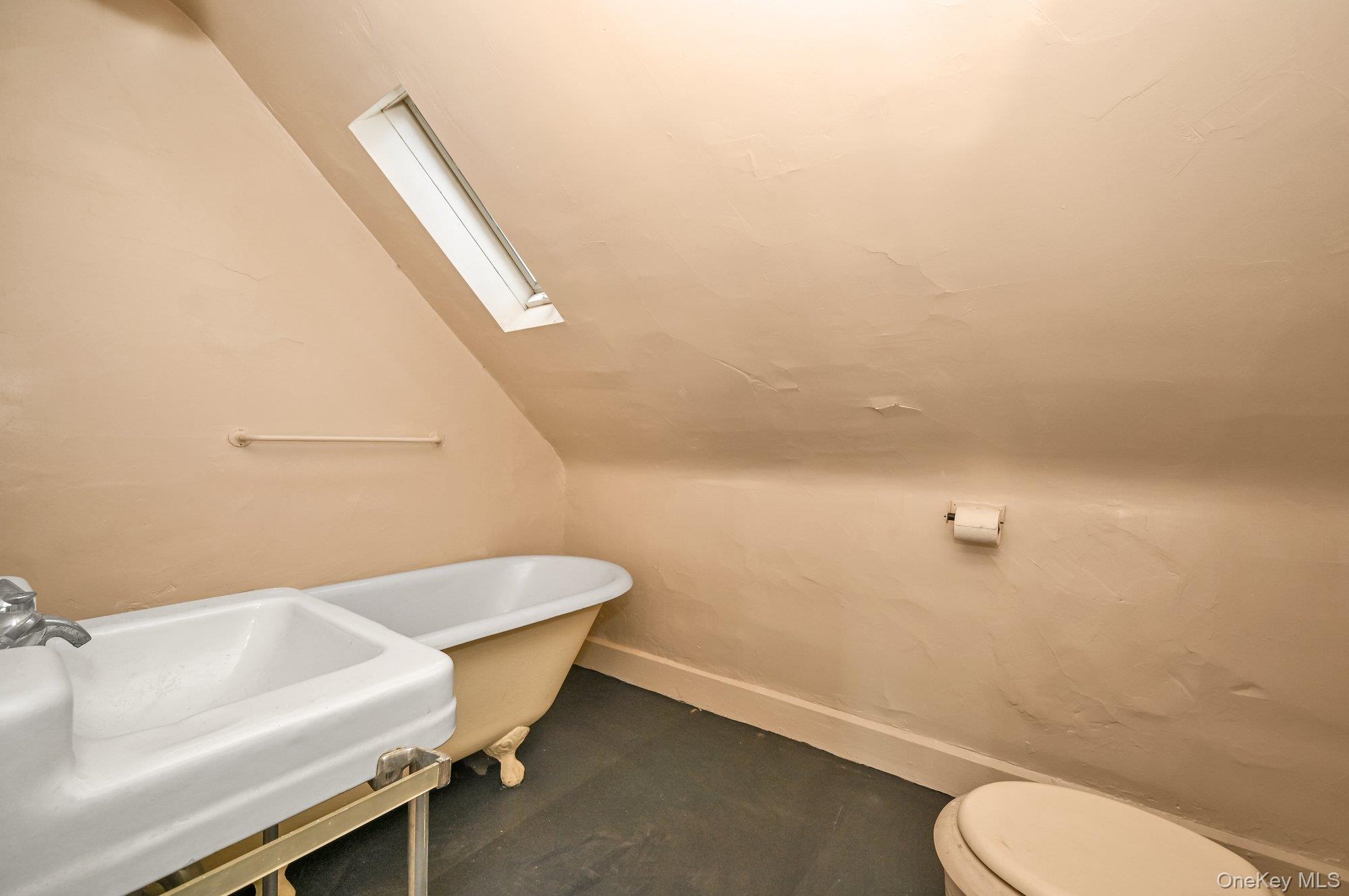 99 9th Street, Garden City, NY 11530