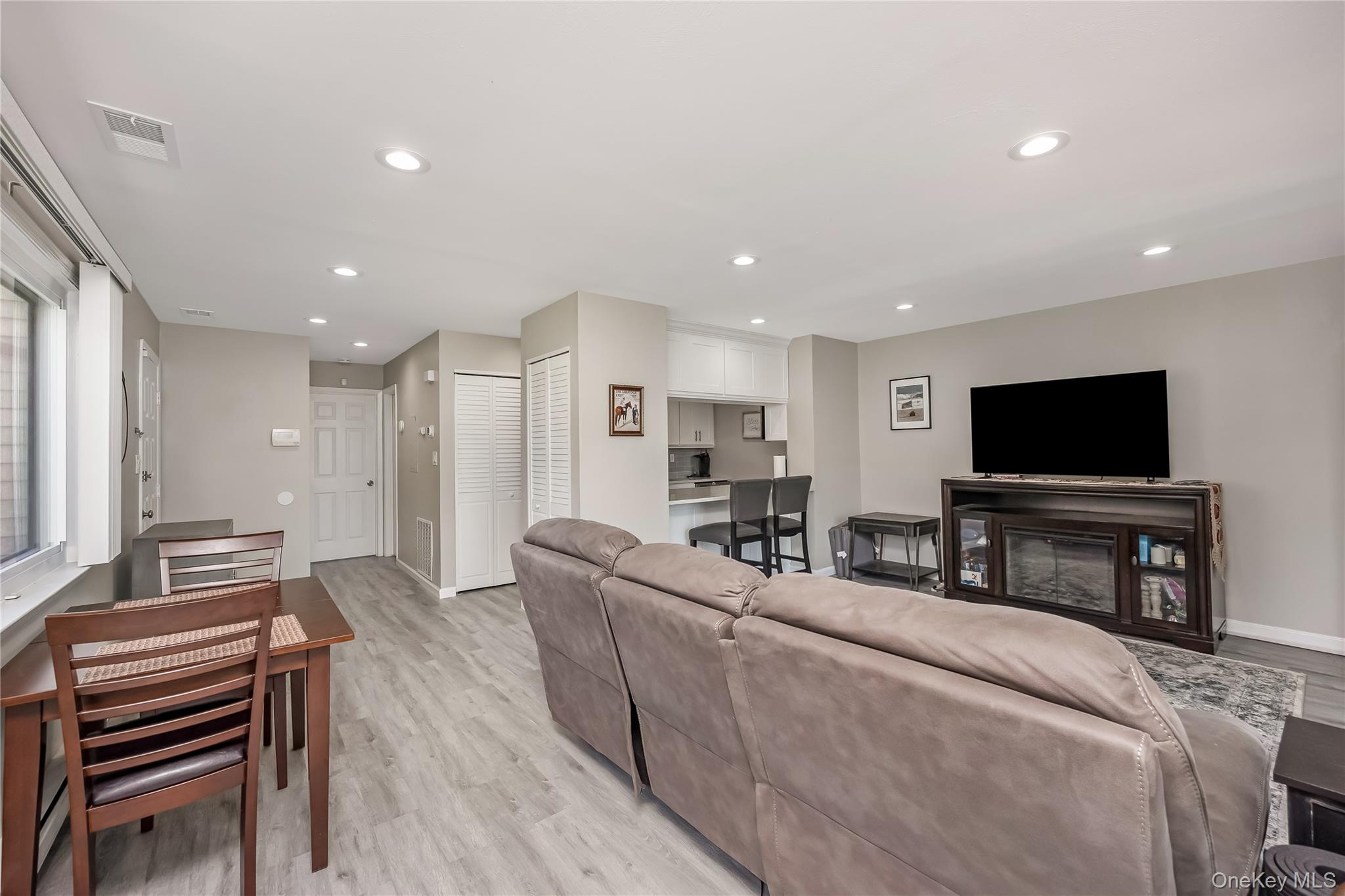 100 Daly Boulevard # 801, Oceanside, NY 11572