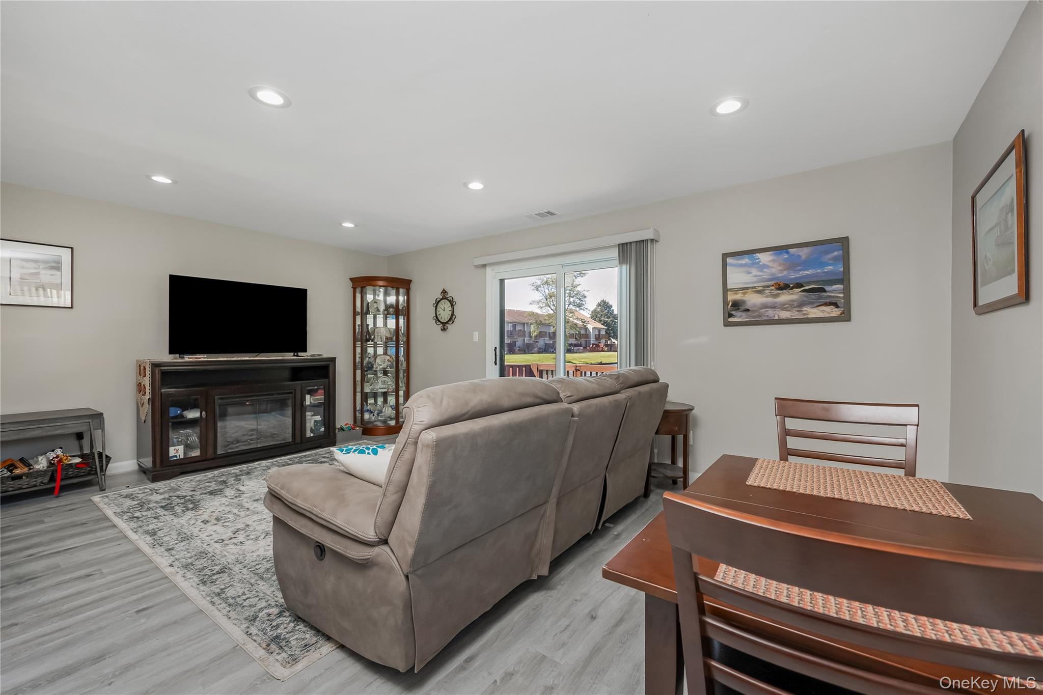 100 Daly Boulevard # 801, Oceanside, NY 11572