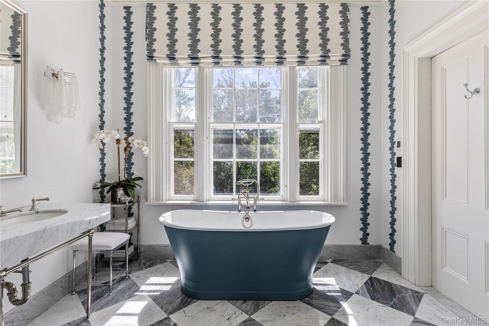 145 Oyster Bay Road, Locust Valley, NY 11560