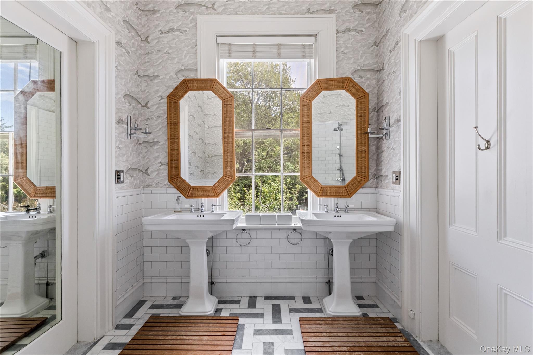 145 Oyster Bay Road, Locust Valley, NY 11560