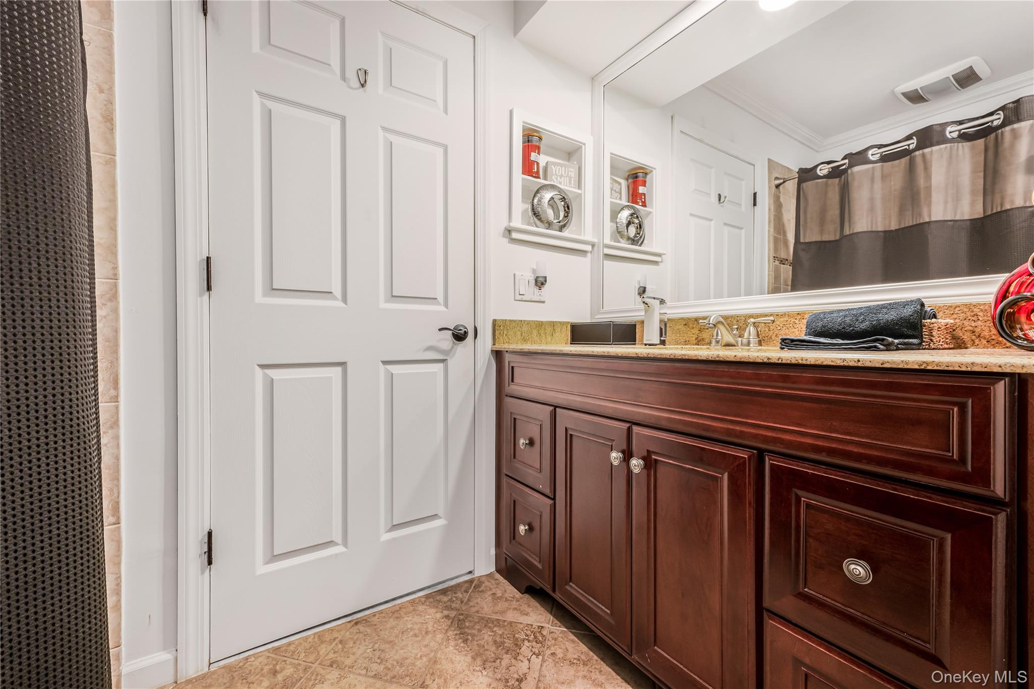 1 Clark Street, Smithtown, NY 11787