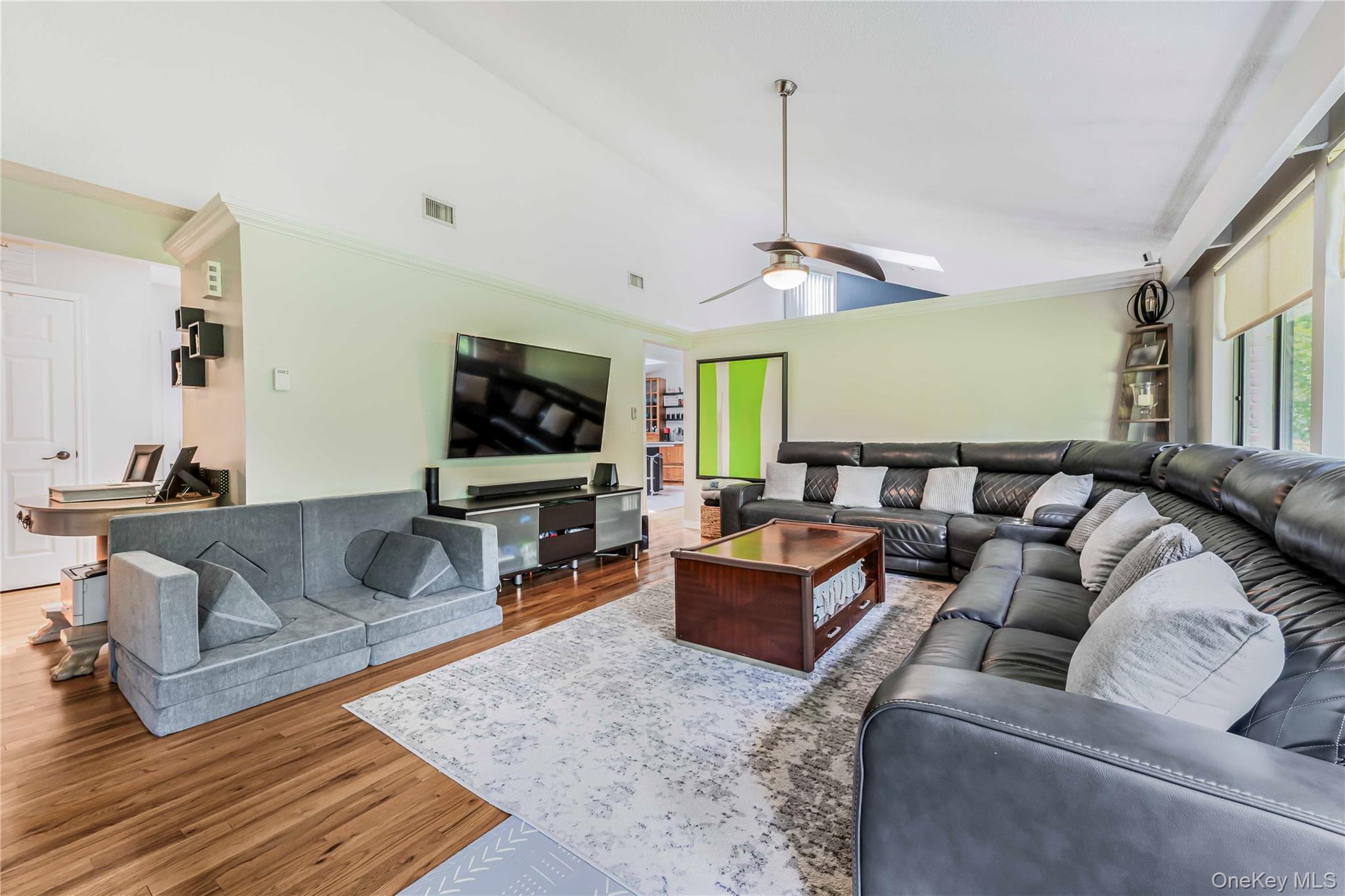 1 Clark Street, Smithtown, NY 11787