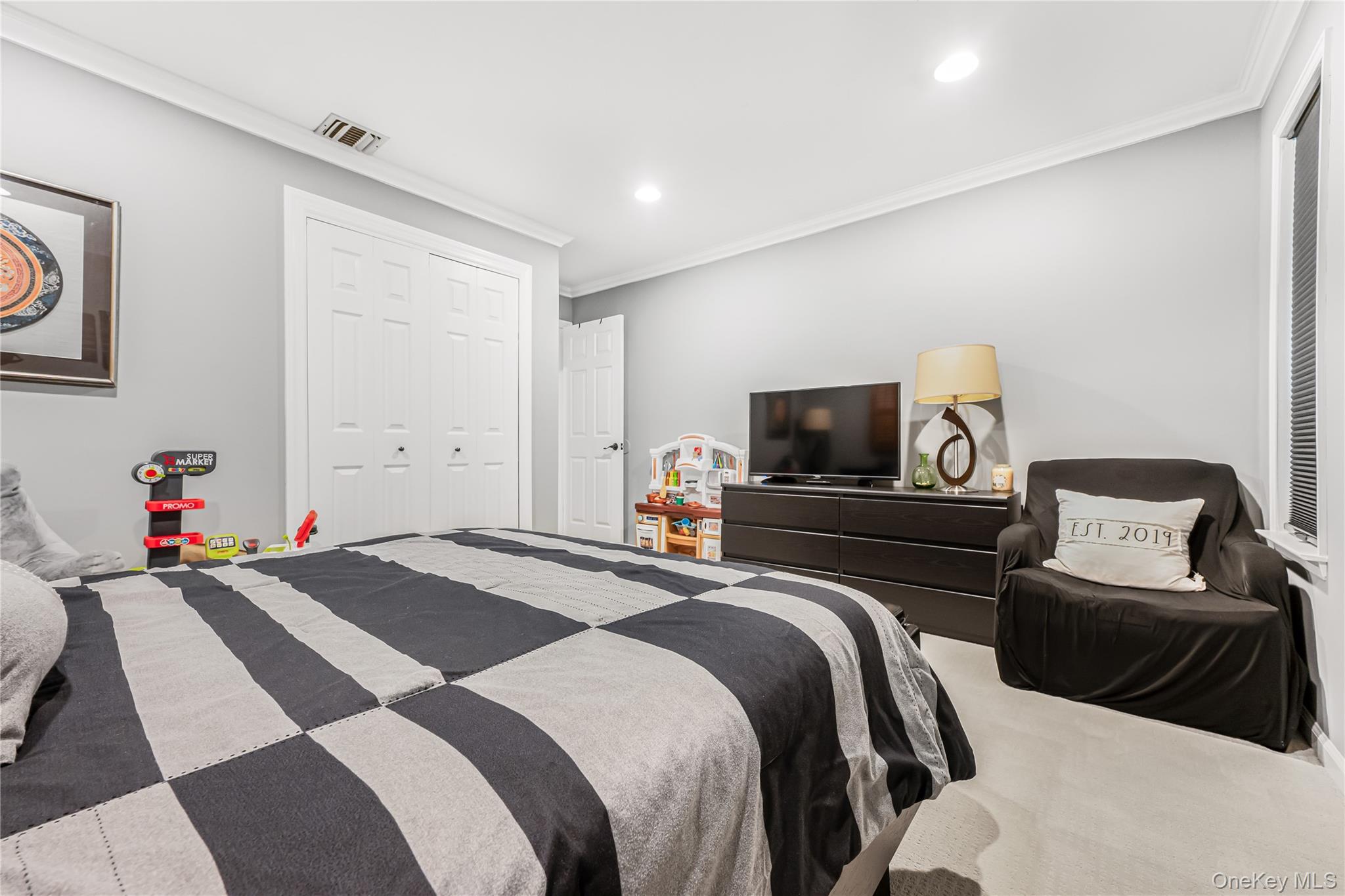 1 Clark Street, Smithtown, NY 11787