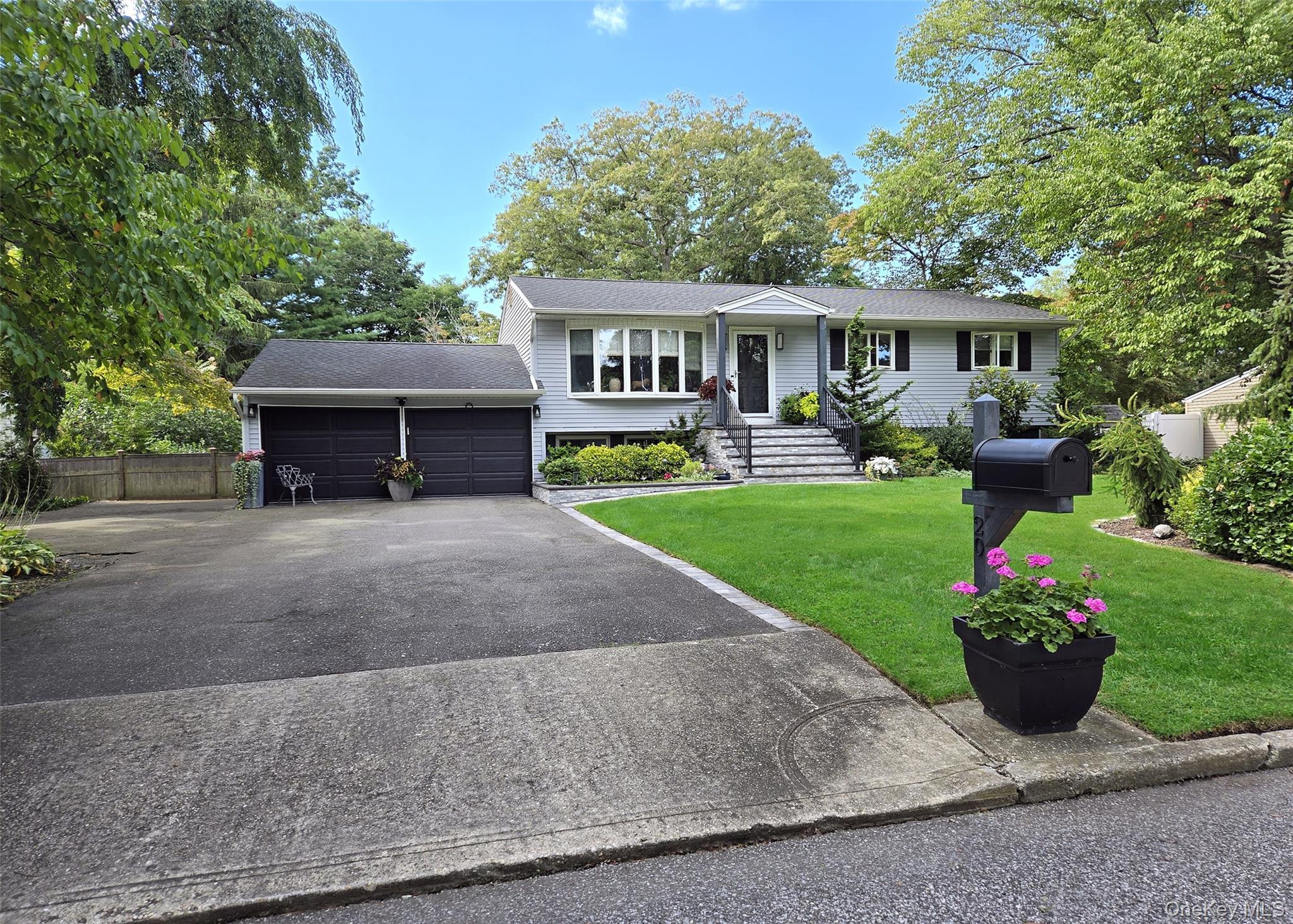 20 Nadine Lane, Port Jefferson Station, NY 11776