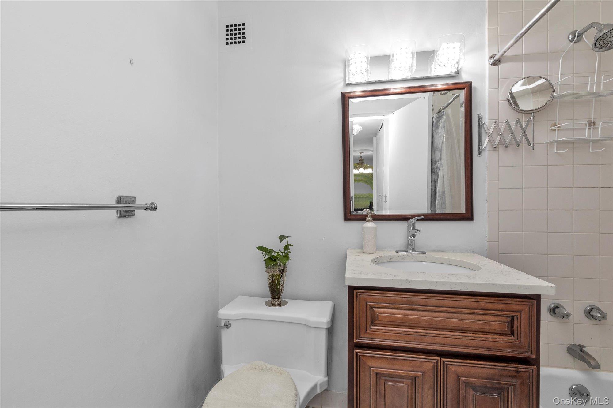 61-20 Grand Central Parkway # C207, Forest Hills, NY 11375