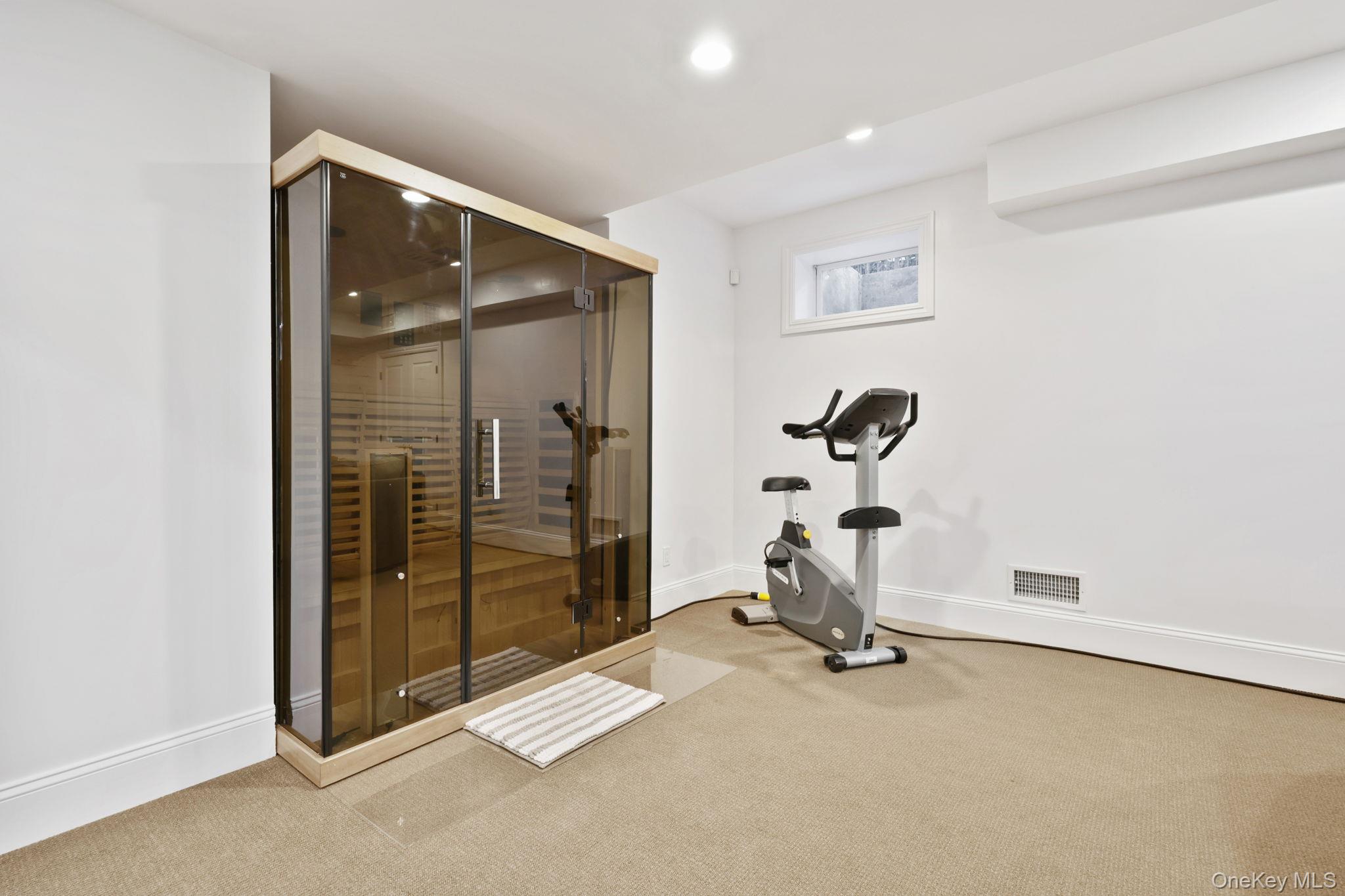 8 Horseguard Lane, Scarsdale, NY 10583