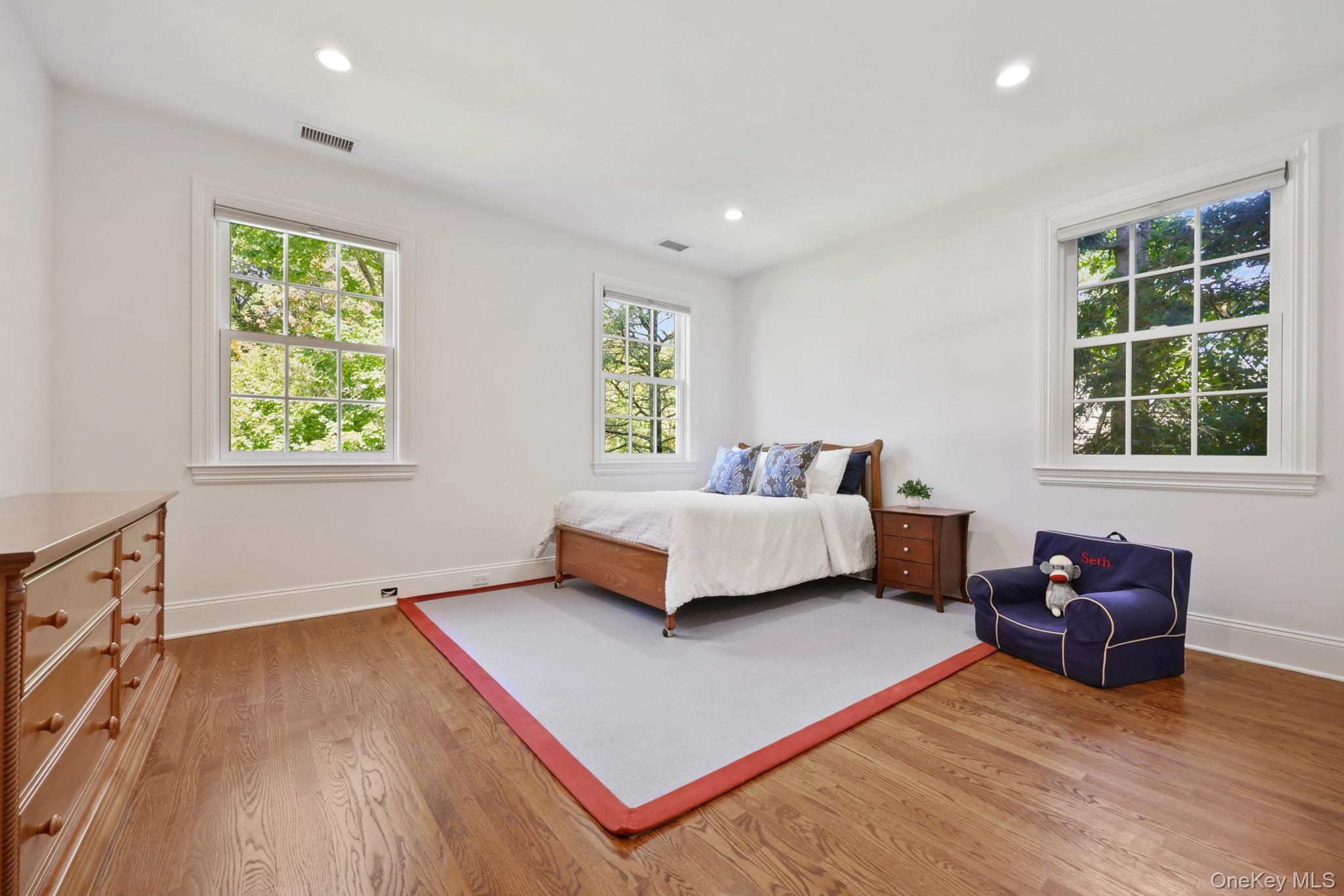 8 Horseguard Lane, Scarsdale, NY 10583