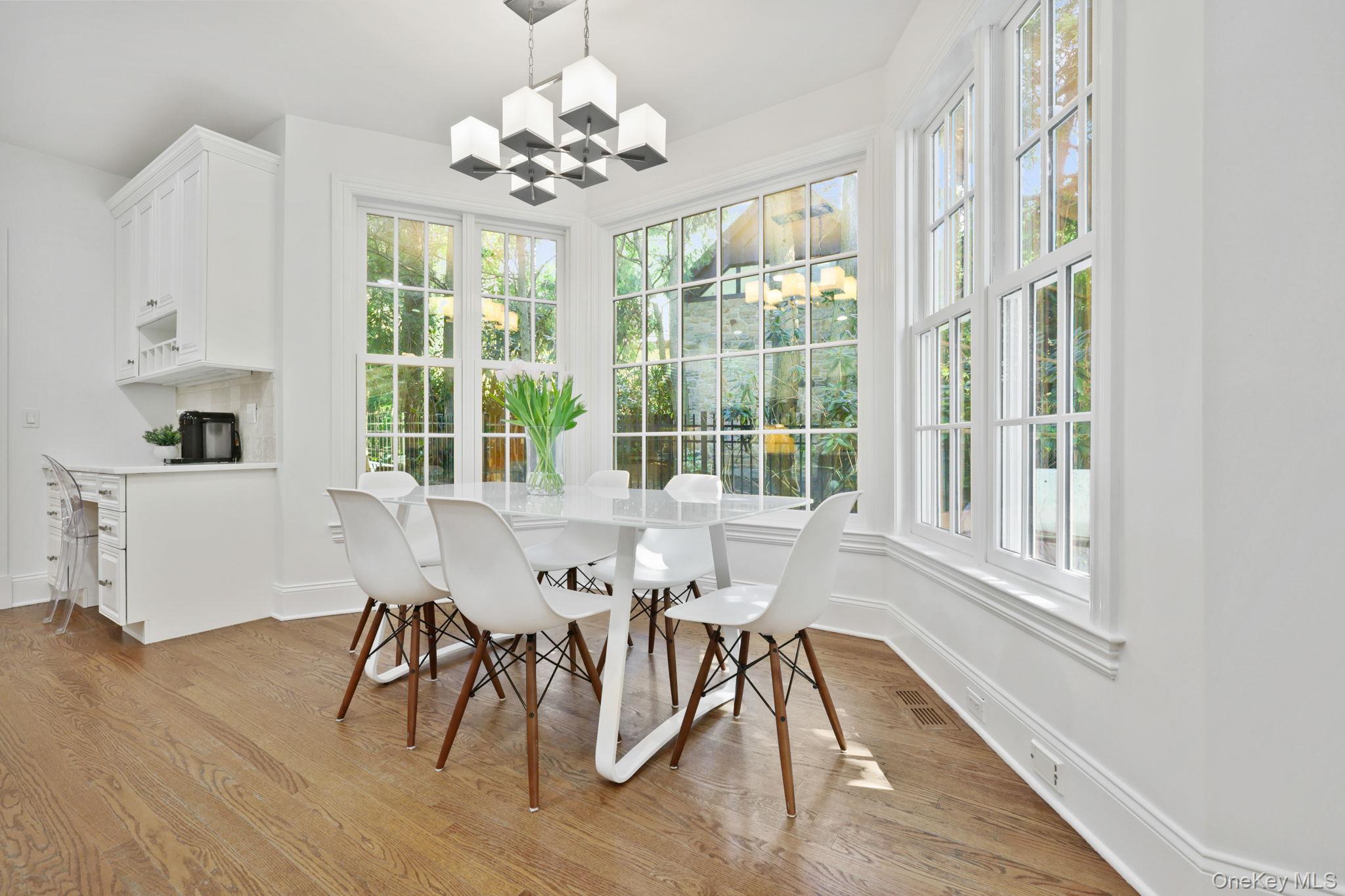 8 Horseguard Lane, Scarsdale, NY 10583