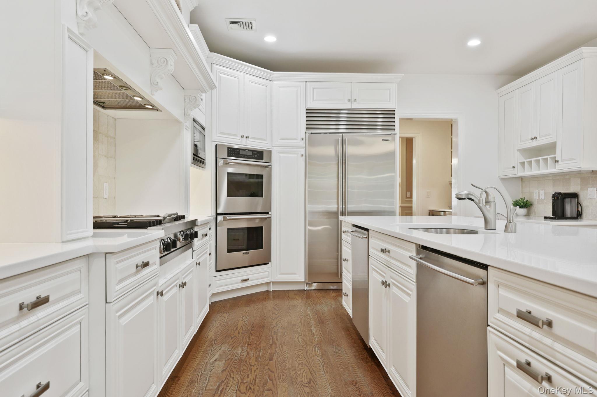 8 Horseguard Lane, Scarsdale, NY 10583