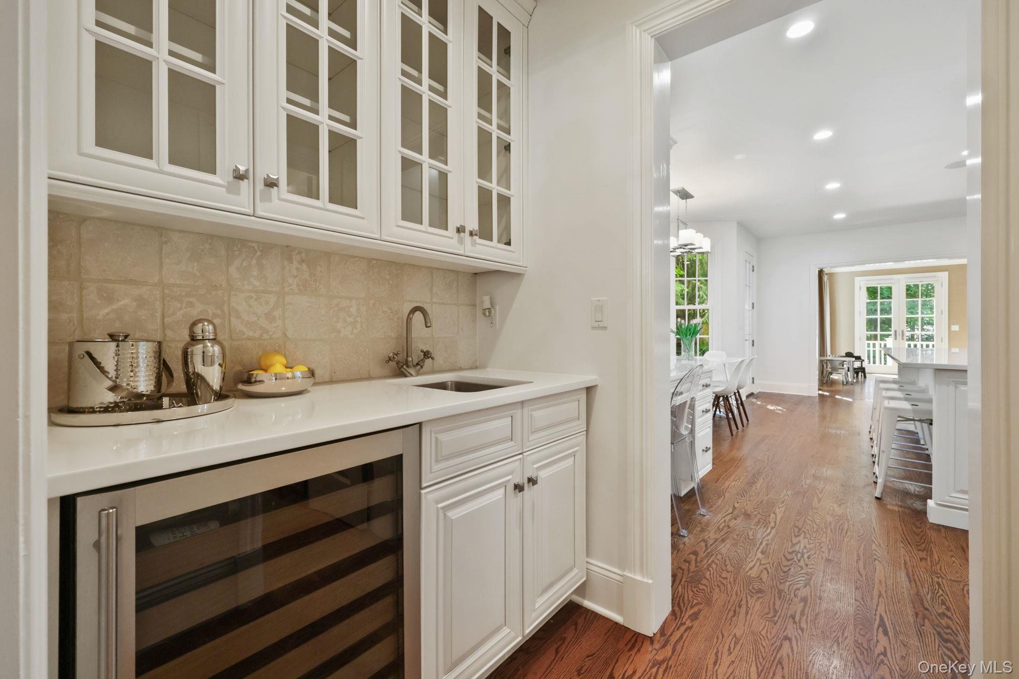 8 Horseguard Lane, Scarsdale, NY 10583