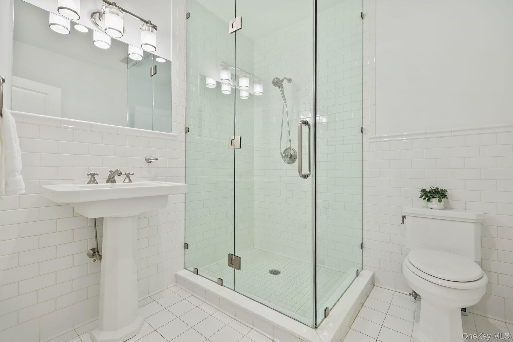 8 Horseguard Lane, Scarsdale, NY 10583