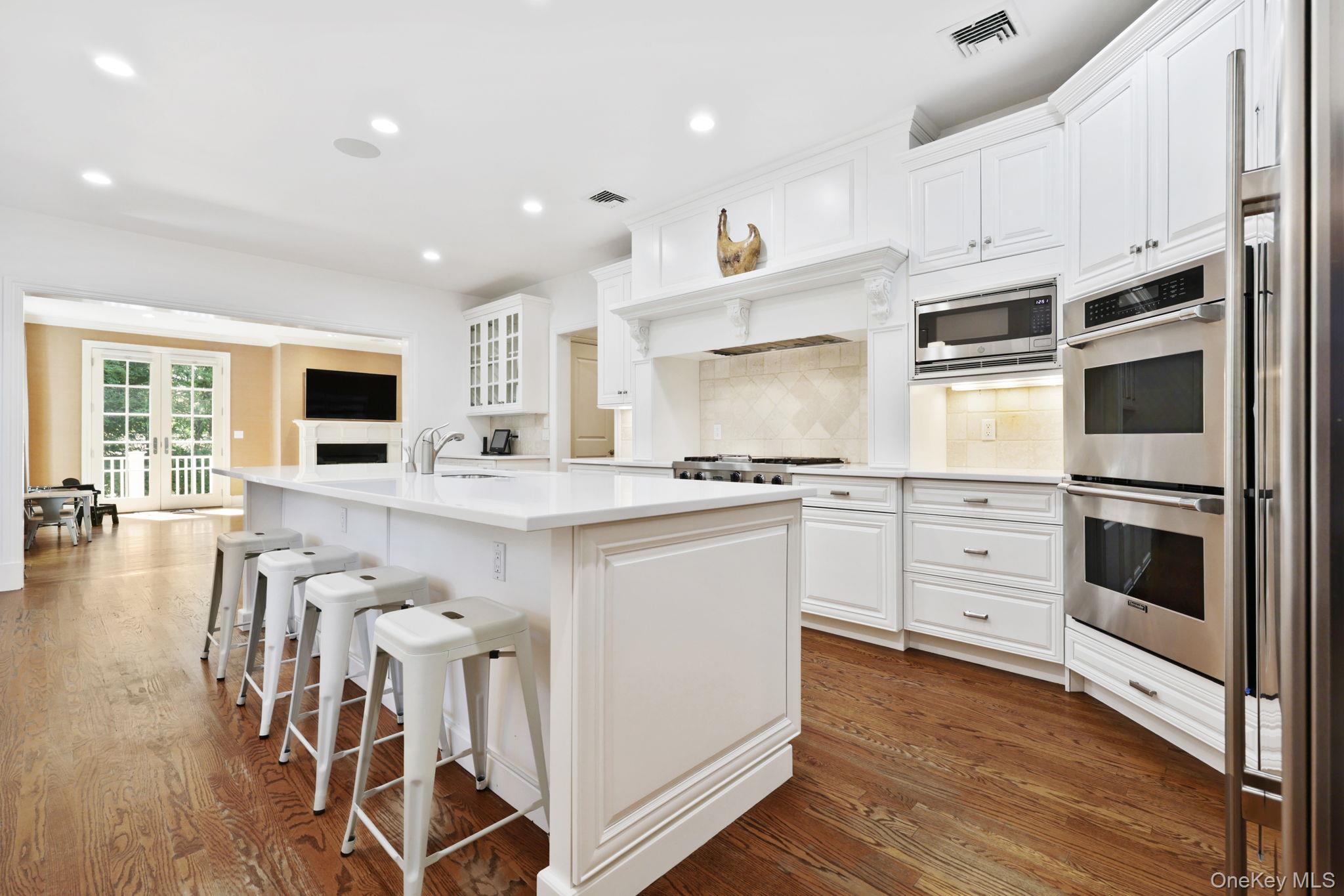 8 Horseguard Lane, Scarsdale, NY 10583