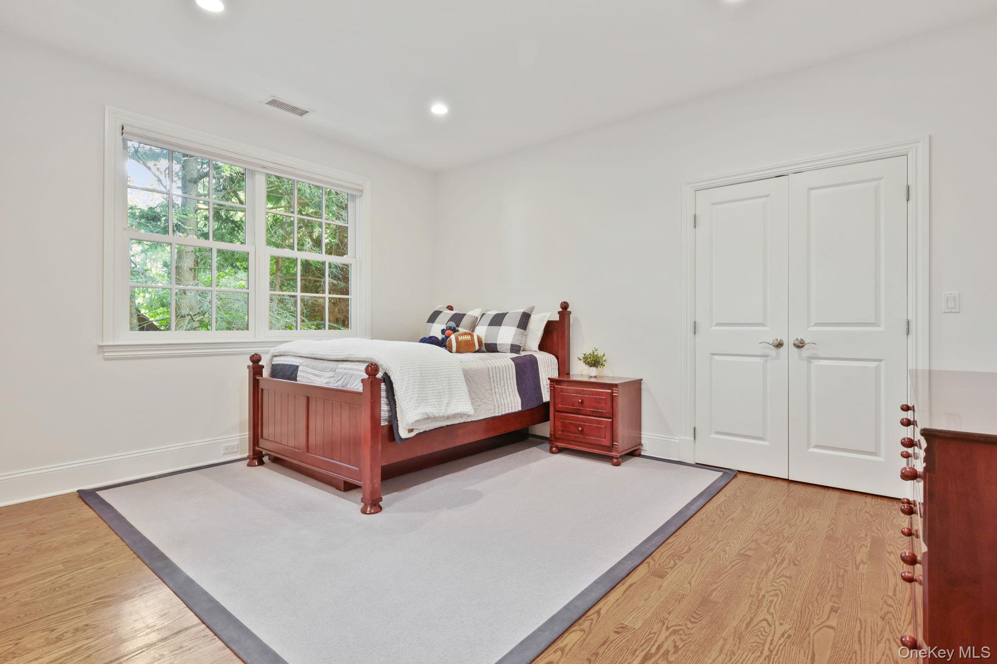 8 Horseguard Lane, Scarsdale, NY 10583