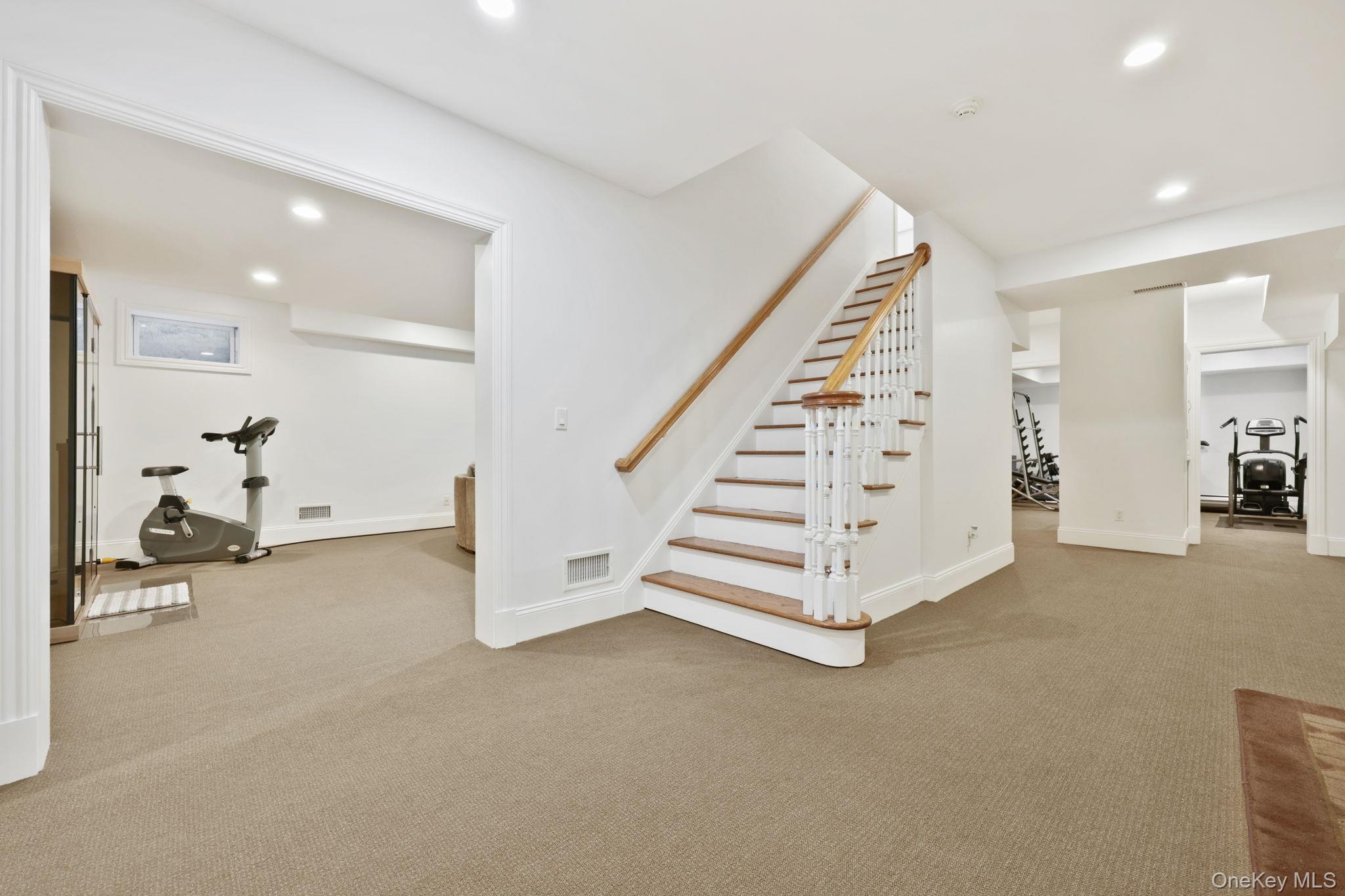 8 Horseguard Lane, Scarsdale, NY 10583