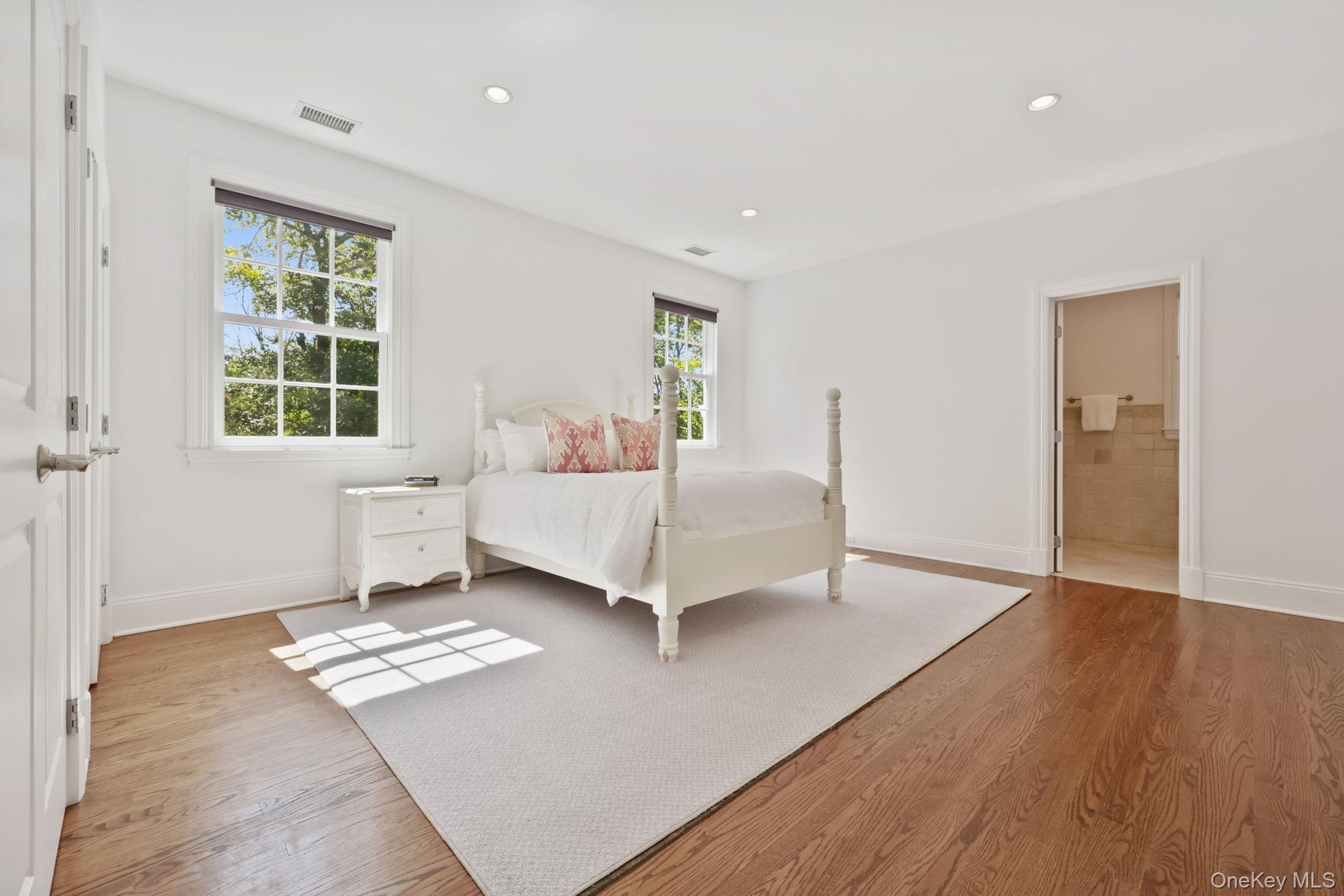 8 Horseguard Lane, Scarsdale, NY 10583