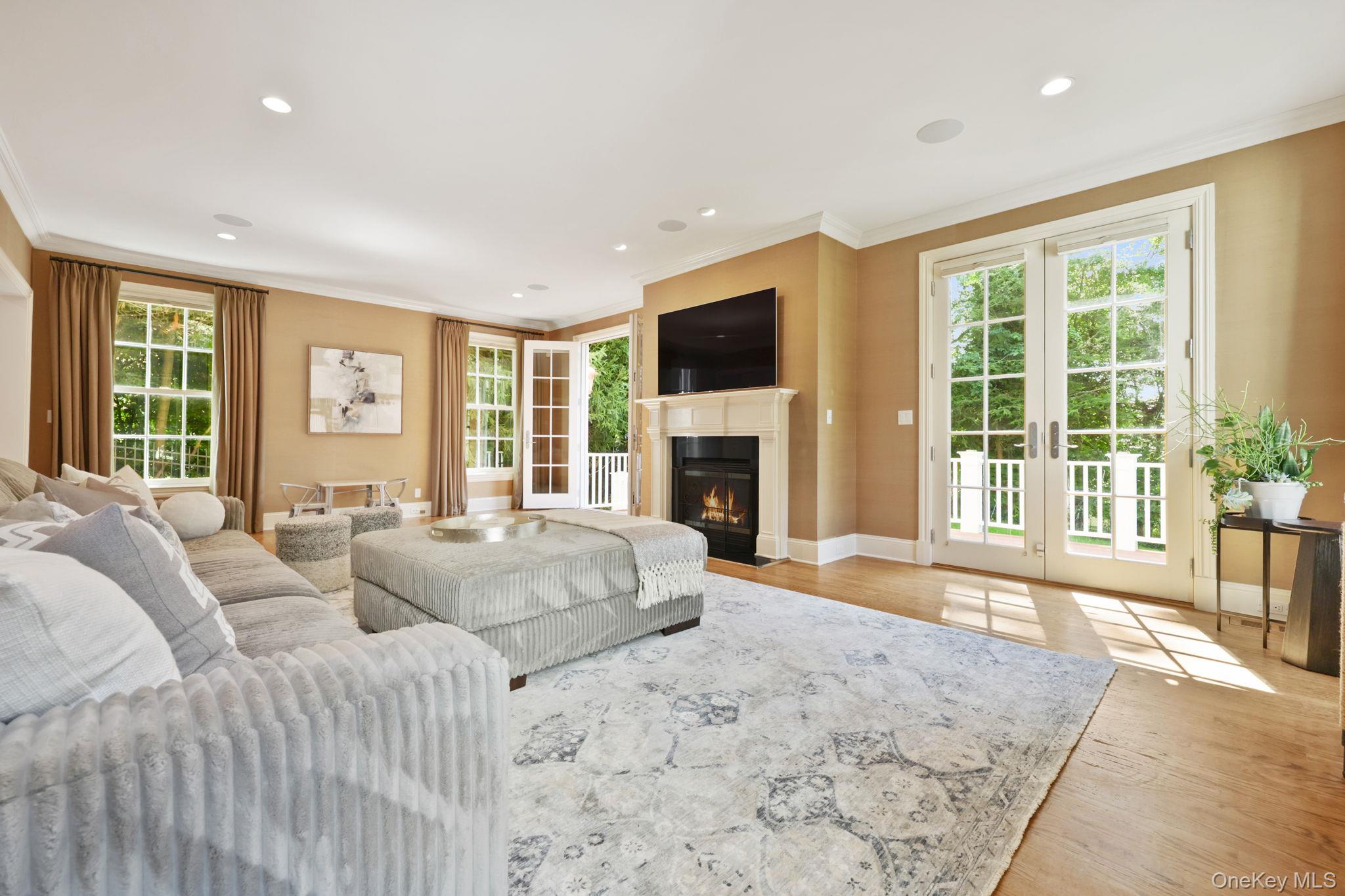 8 Horseguard Lane, Scarsdale, NY 10583