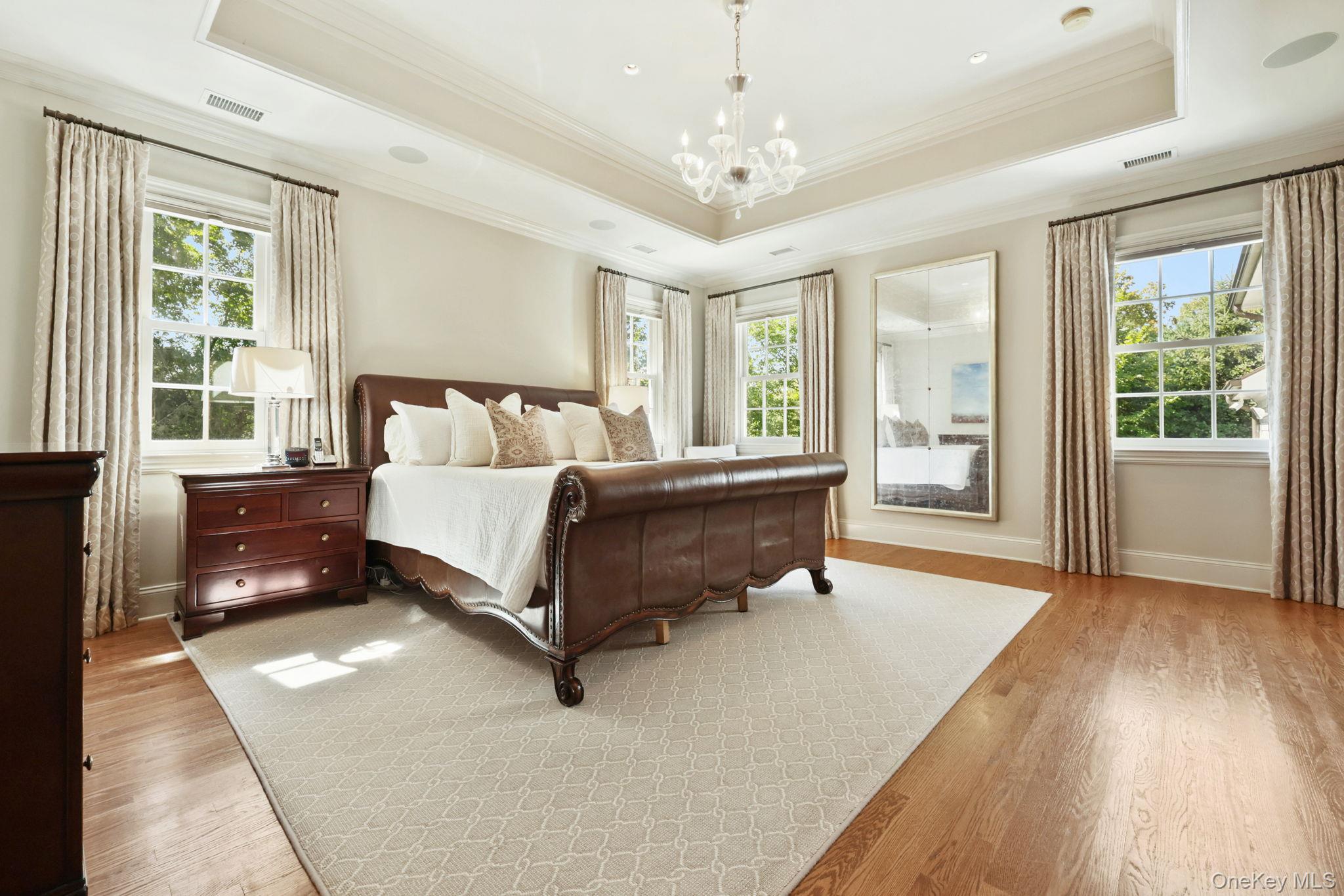 8 Horseguard Lane, Scarsdale, NY 10583