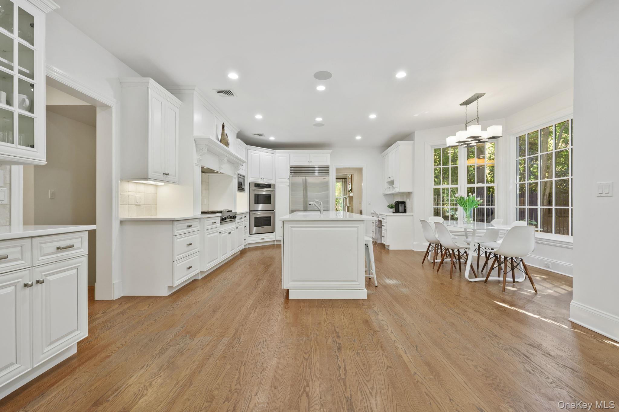 8 Horseguard Lane, Scarsdale, NY 10583