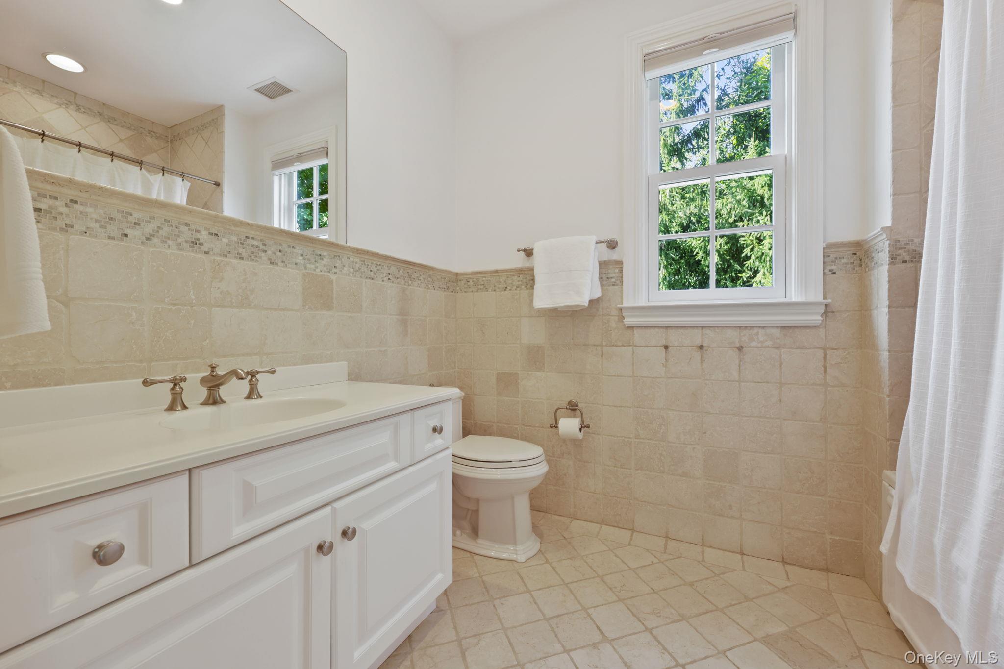 8 Horseguard Lane, Scarsdale, NY 10583