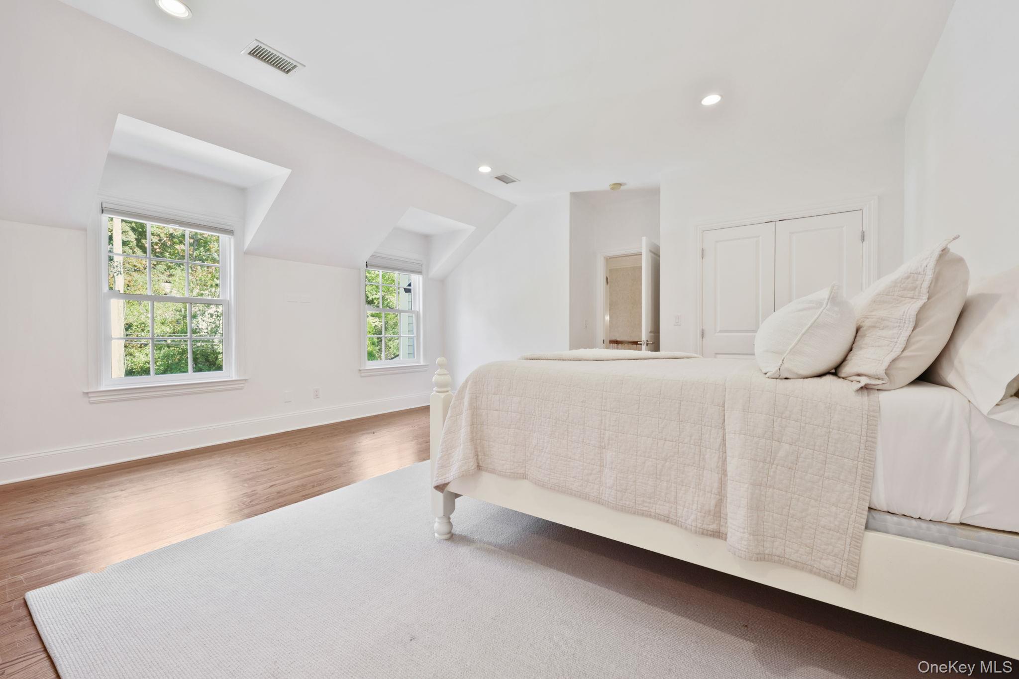 8 Horseguard Lane, Scarsdale, NY 10583