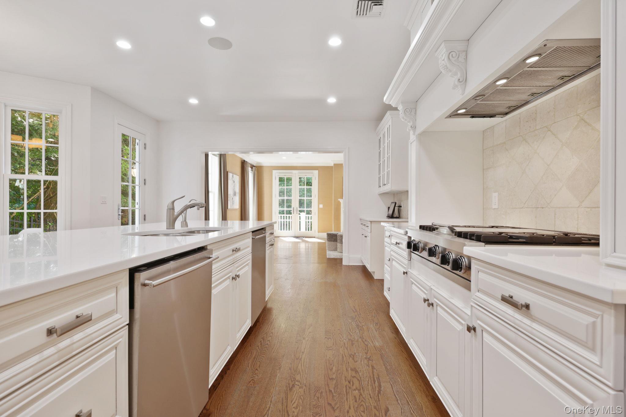 8 Horseguard Lane, Scarsdale, NY 10583