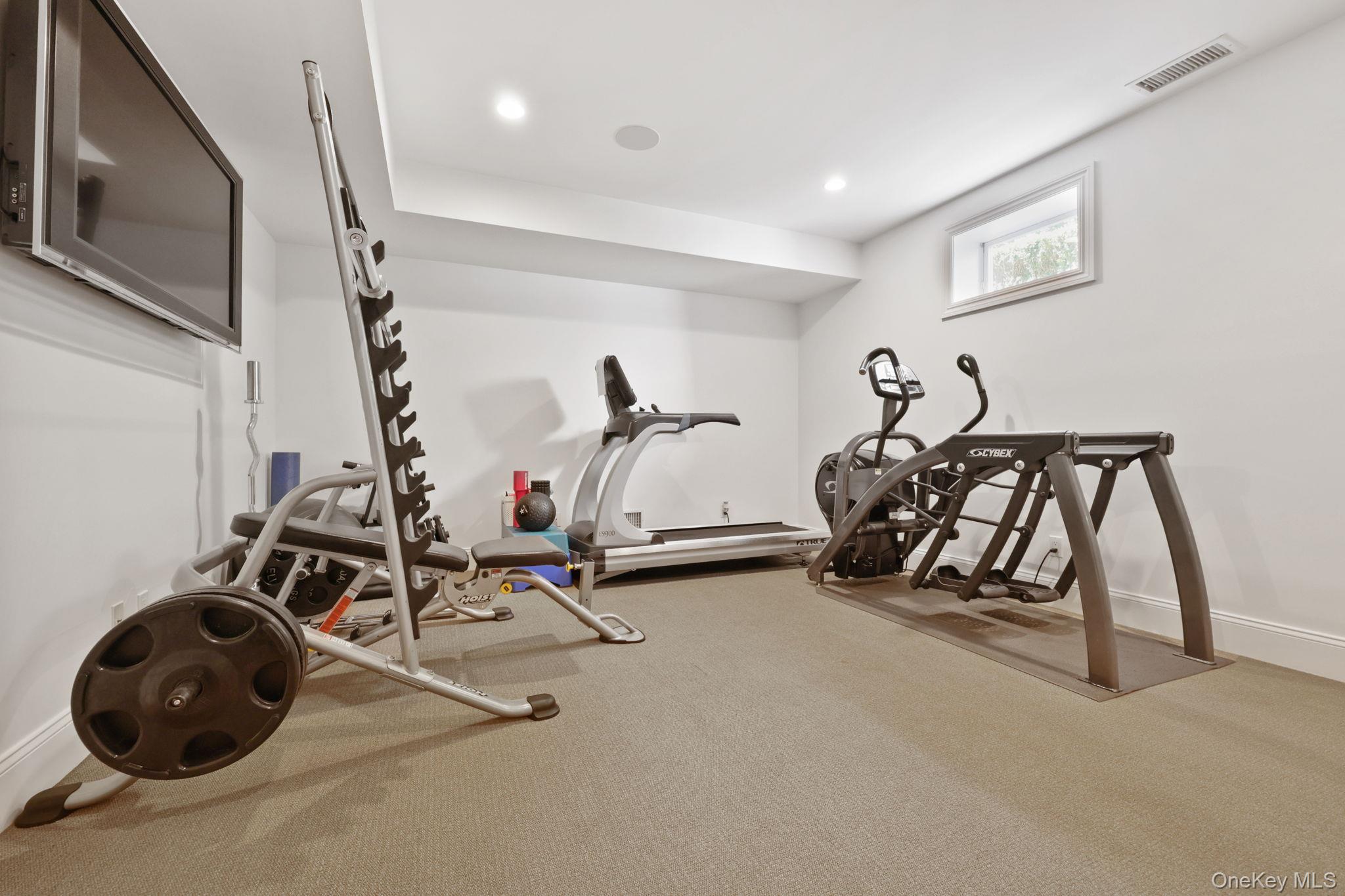 8 Horseguard Lane, Scarsdale, NY 10583